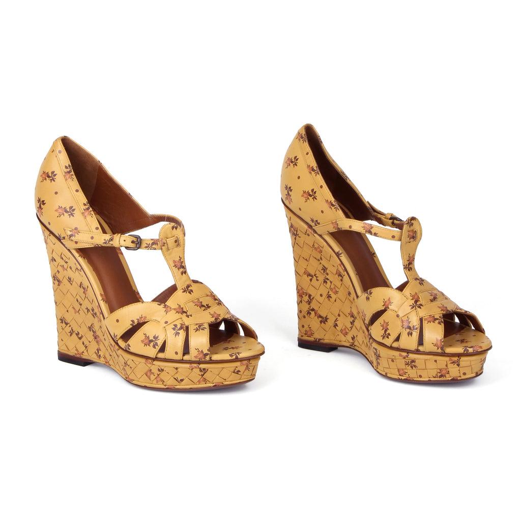 BOTTEGA VENETA Caramel Tan Flower Print Leather Intrecciato Wedge Sandals 39 For Sale 2