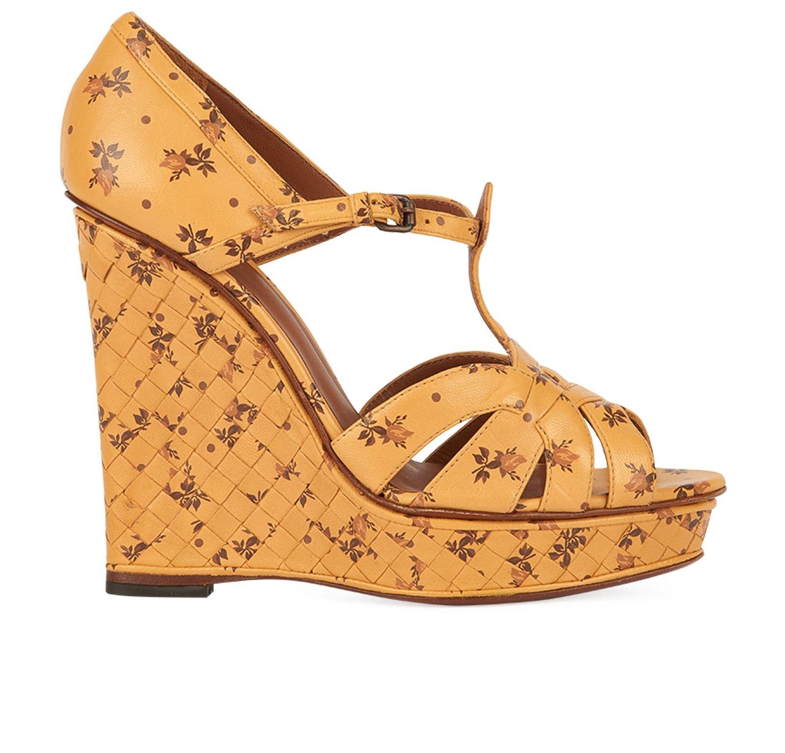 BOTTEGA VENETA Caramel Tan Flower Print Leather Intrecciato Wedge Sandals 39 For Sale 3