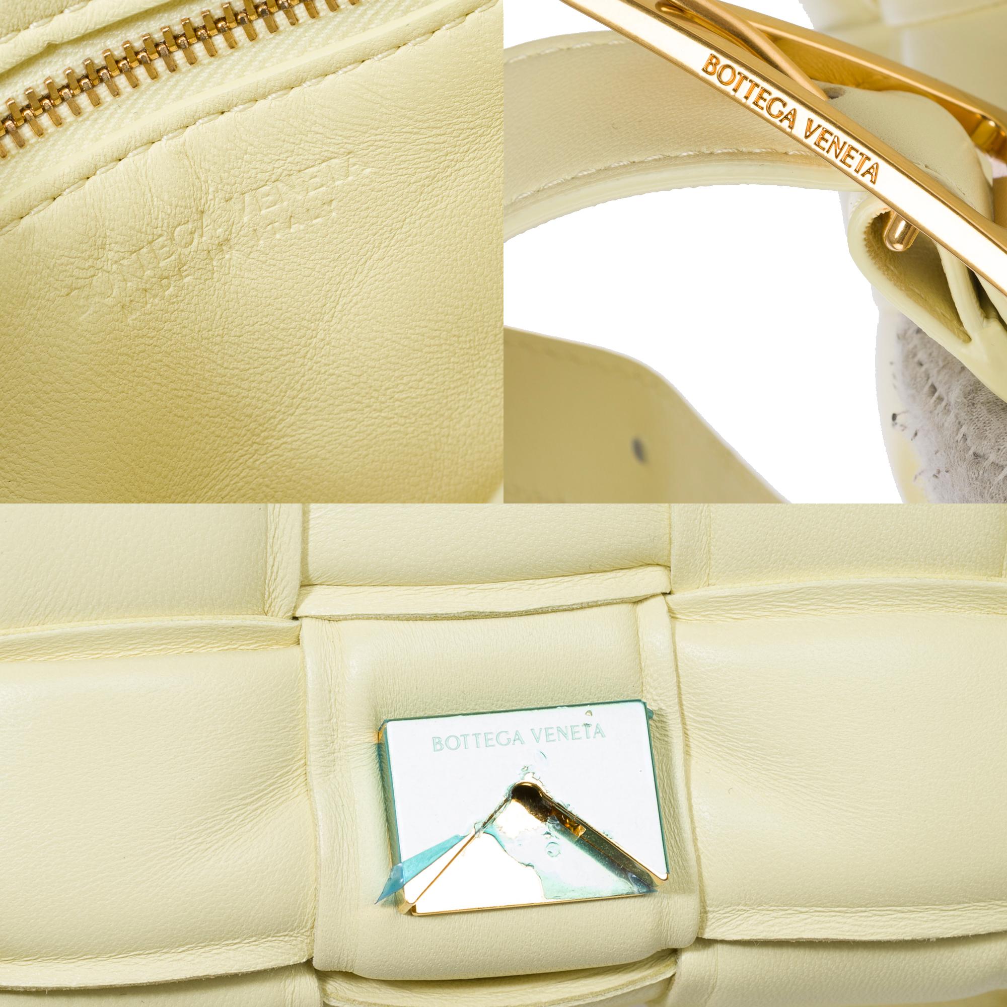 Bottega Veneta Cassette 19 shoulder bag in beige lambskin leather, GHW For Sale 3