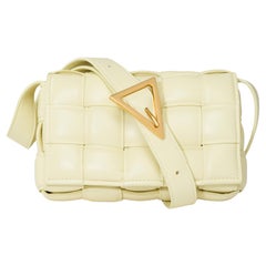 Bottega Veneta Cassette 19 shoulder bag in beige lambskin leather, GHW