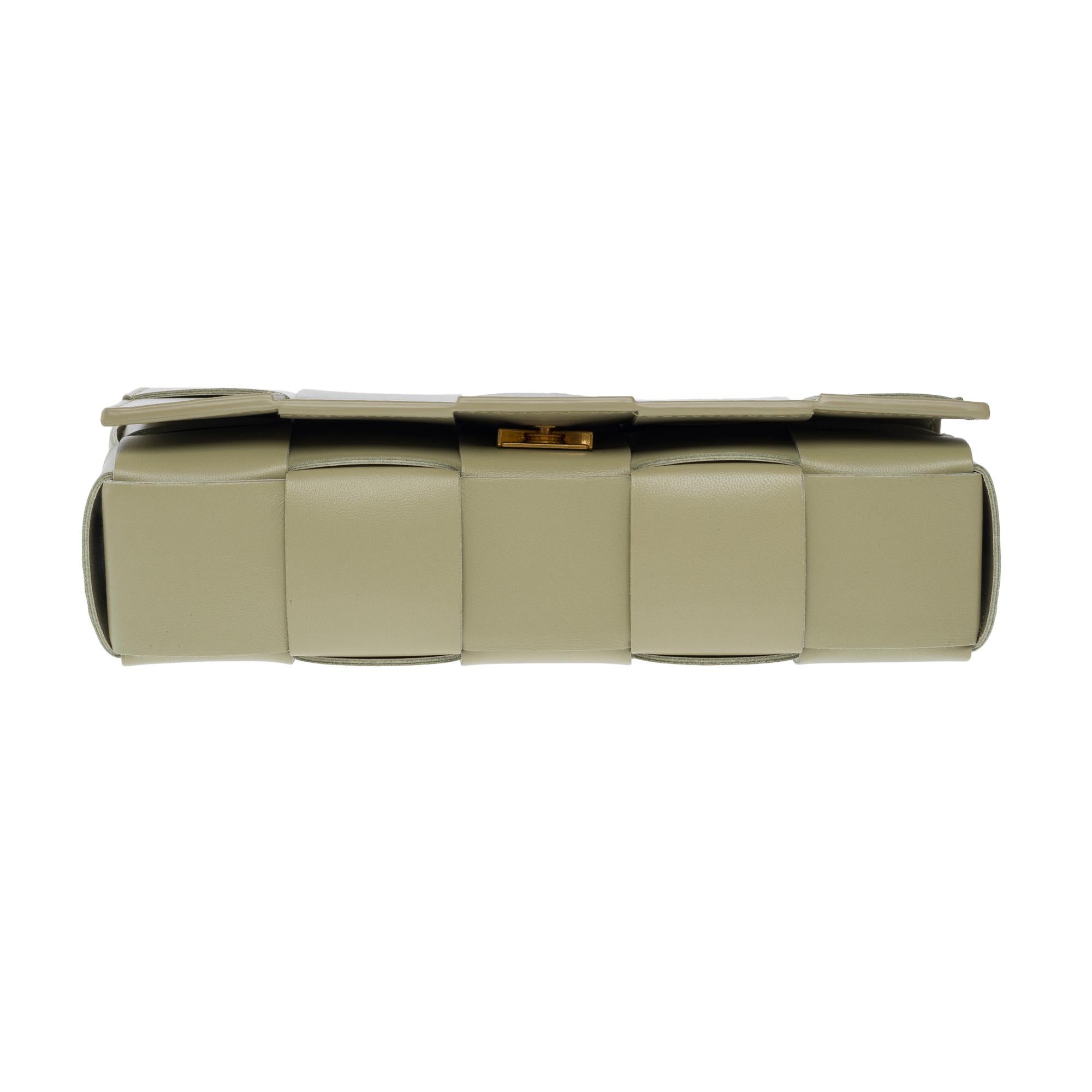 Bottega Veneta Cassette 23 shoulder bag in green lambskin leather, GHW For Sale 7