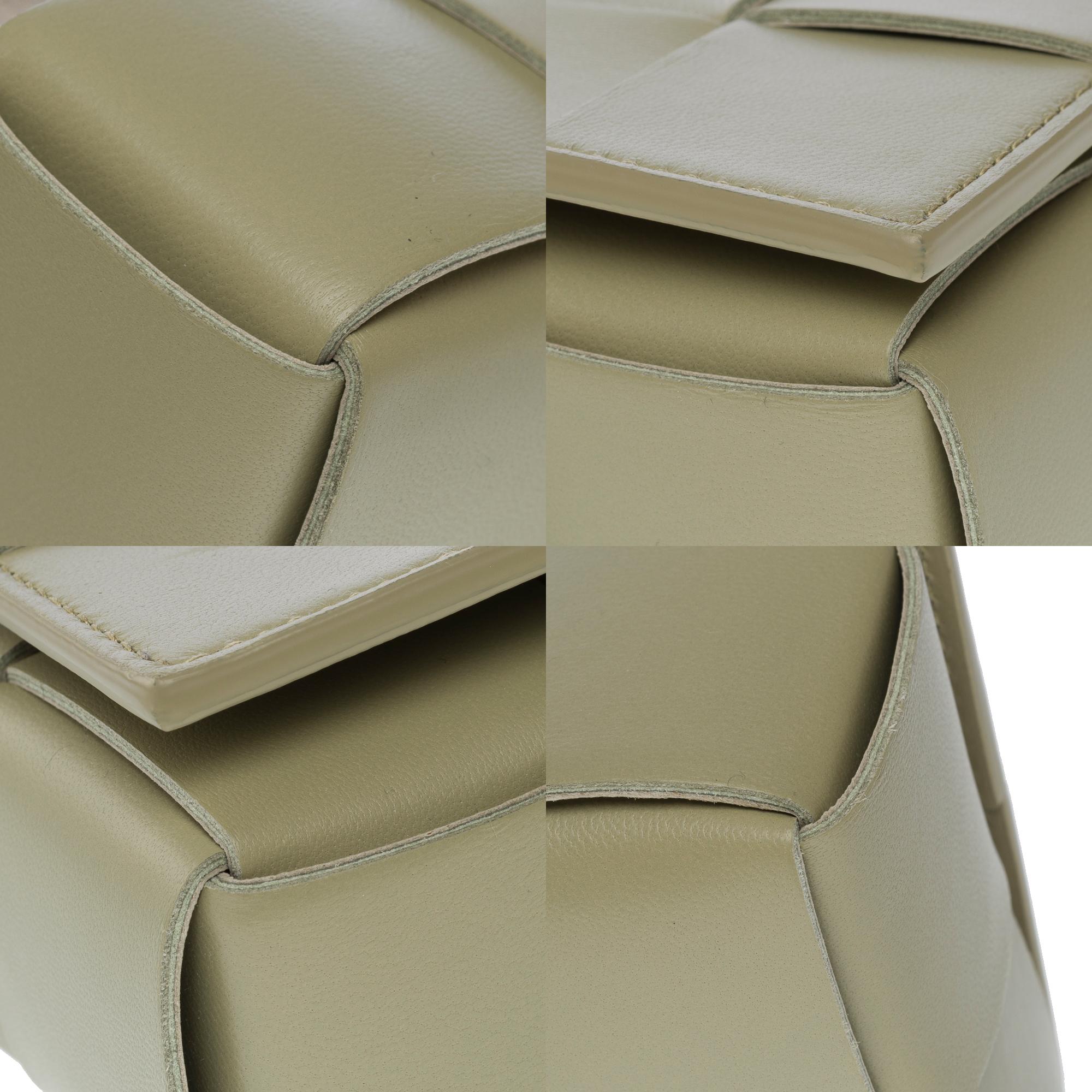Bottega Veneta Cassette 23 shoulder bag in green lambskin leather, GHW For Sale 8