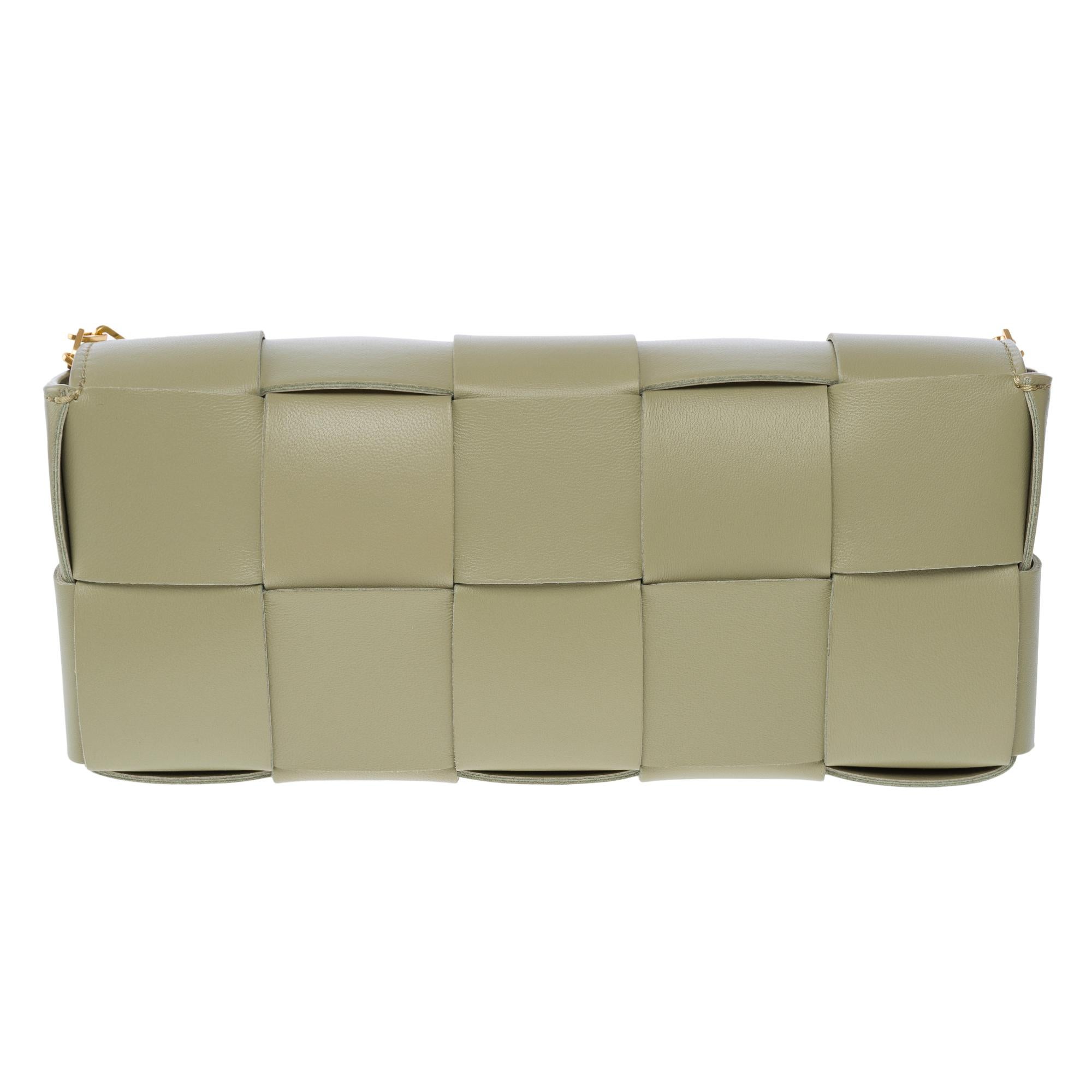 Bottega Veneta Cassette 23 shoulder bag in green lambskin leather, GHW For Sale 1