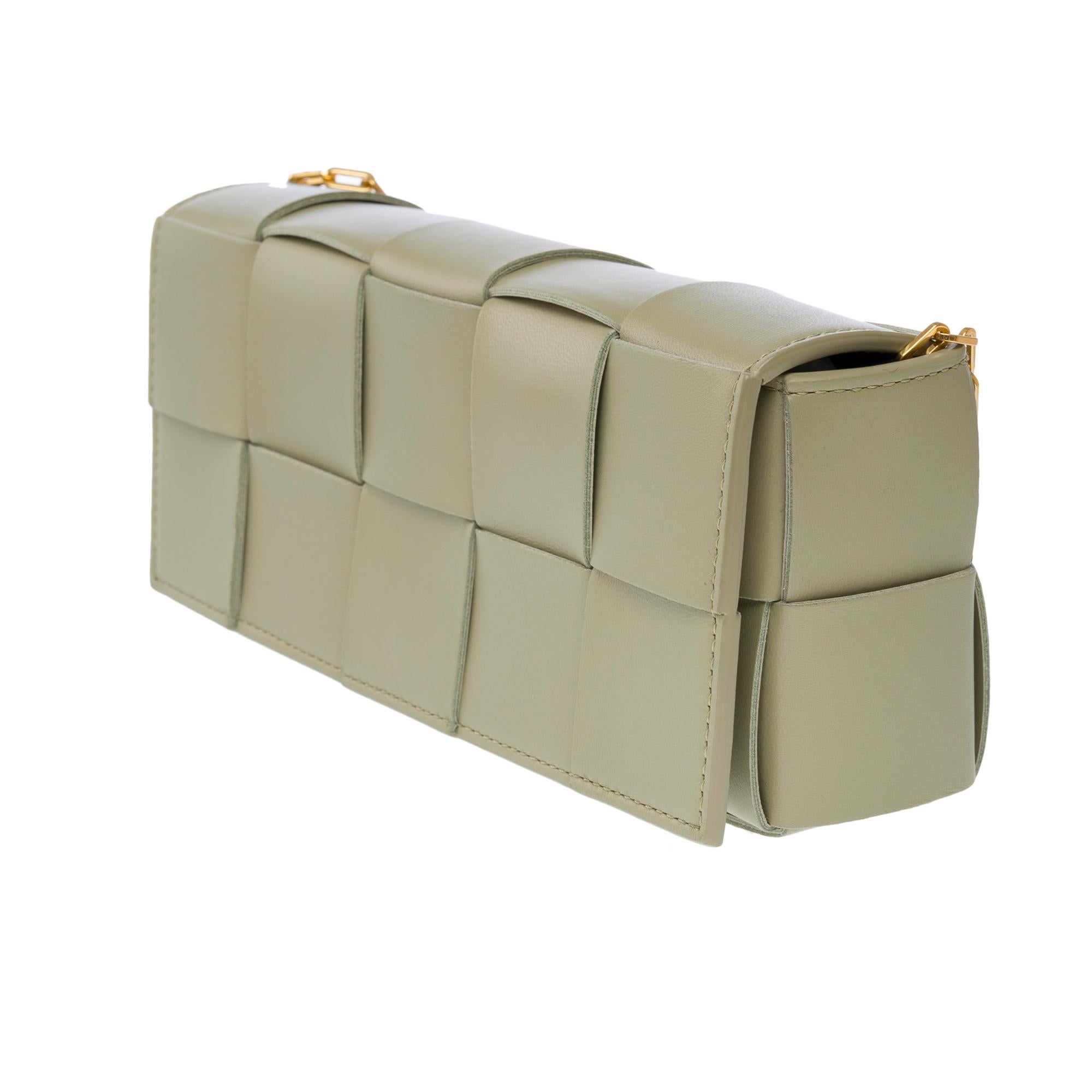 Bottega Veneta Cassette 23 shoulder bag in green lambskin leather, GHW For Sale 2