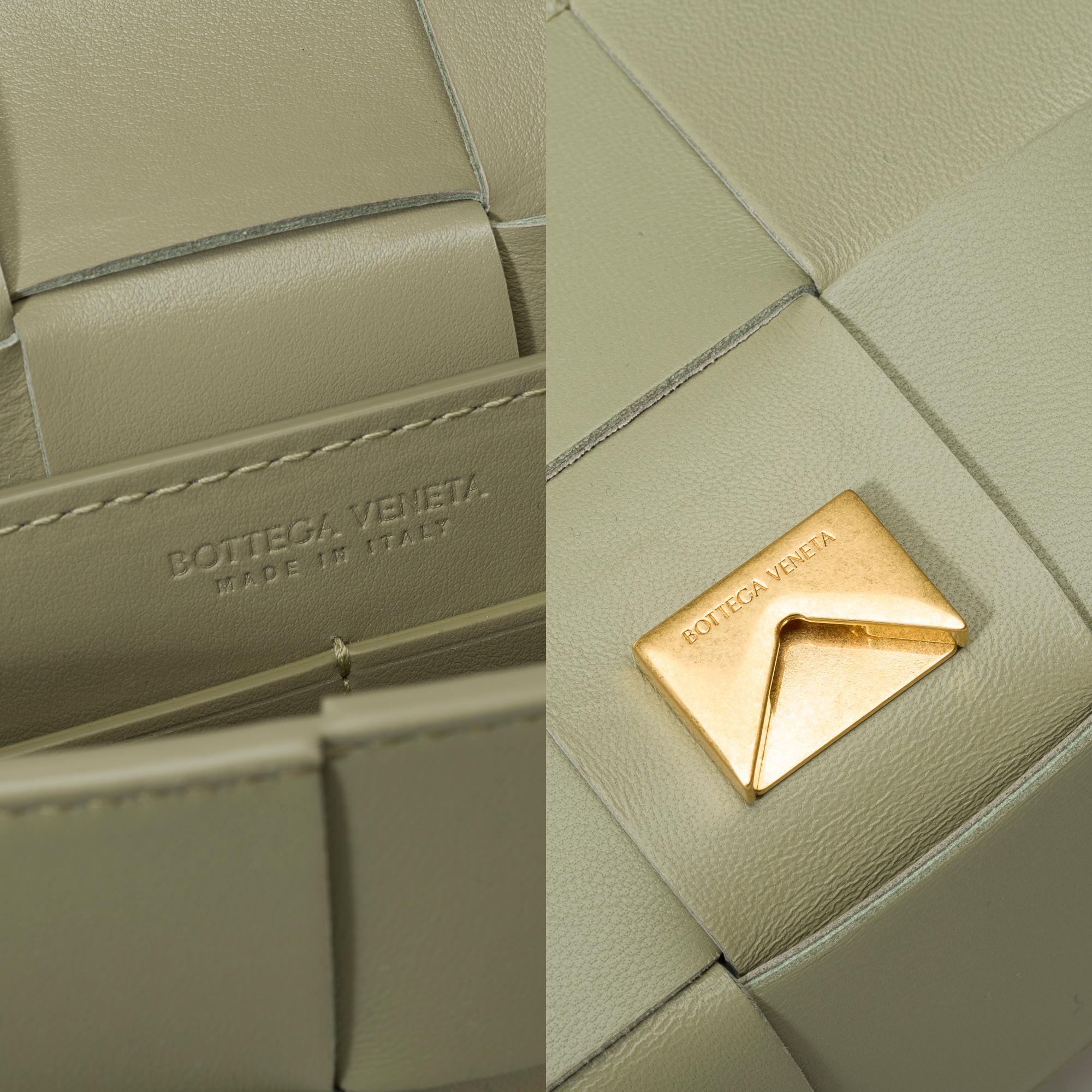 Bottega Veneta Cassette 23 shoulder bag in green lambskin leather, GHW For Sale 4