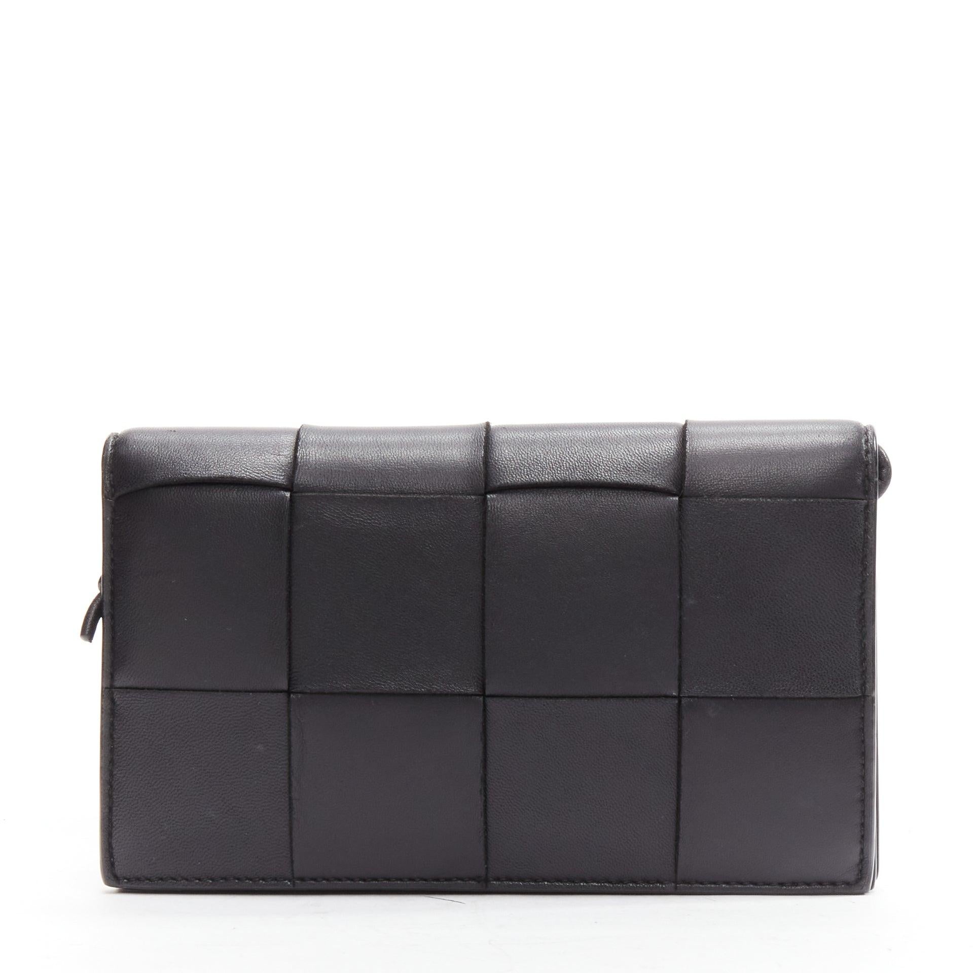 Noir BOTTEGA VENETA Cassette noir maxi sac en cuir intrecciato tressé à bandoulière en vente