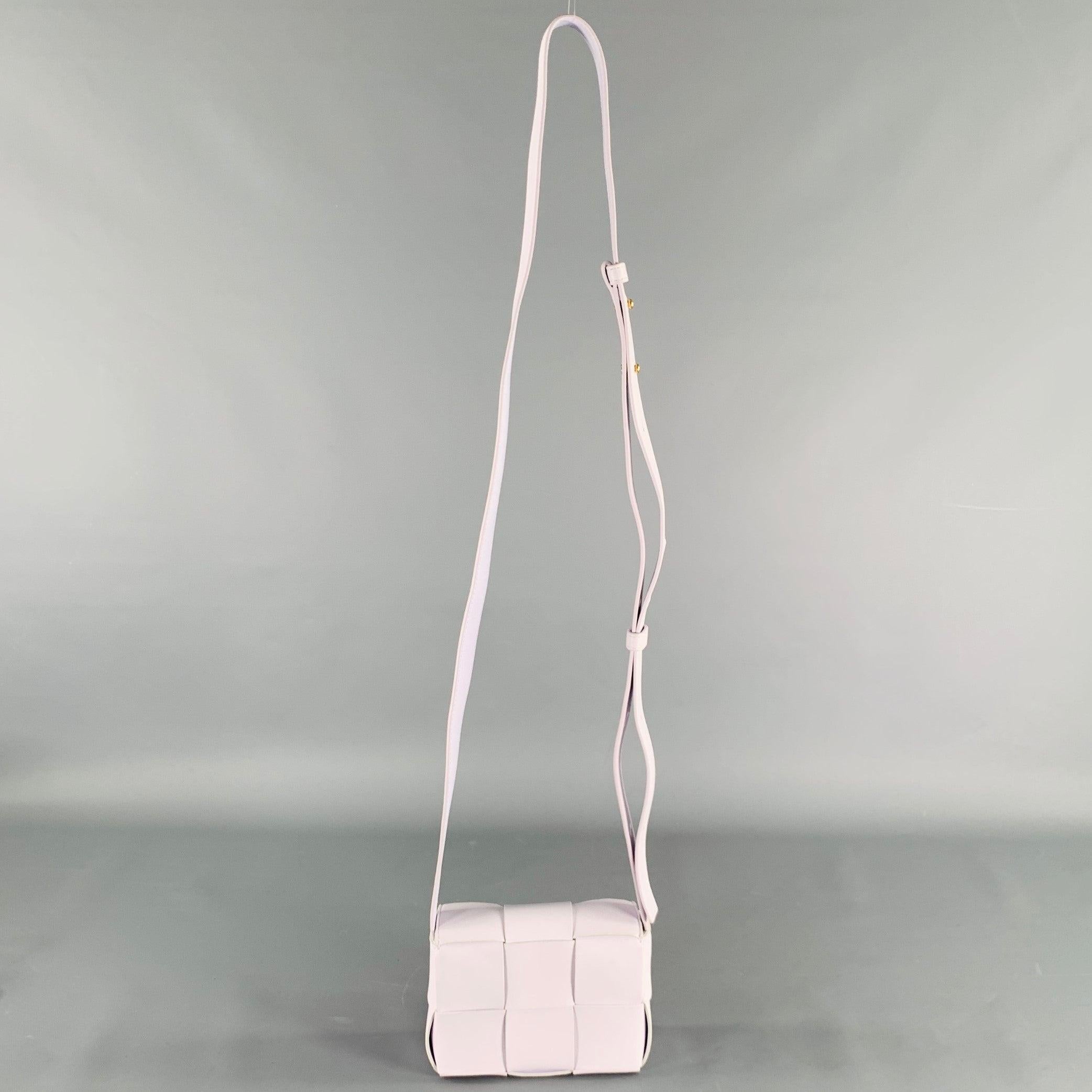 BOTTEGA VENETA Cassette Candy Weiße Cross Body Handtasche aus gewebtem Leder in Weiß Herren
