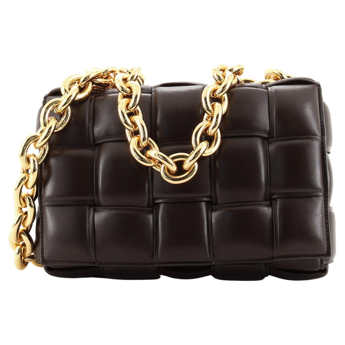 Gepolsterte Maxi Intrecciato-Umhängetasche mit Cassette-Kette von Bottega Veneta