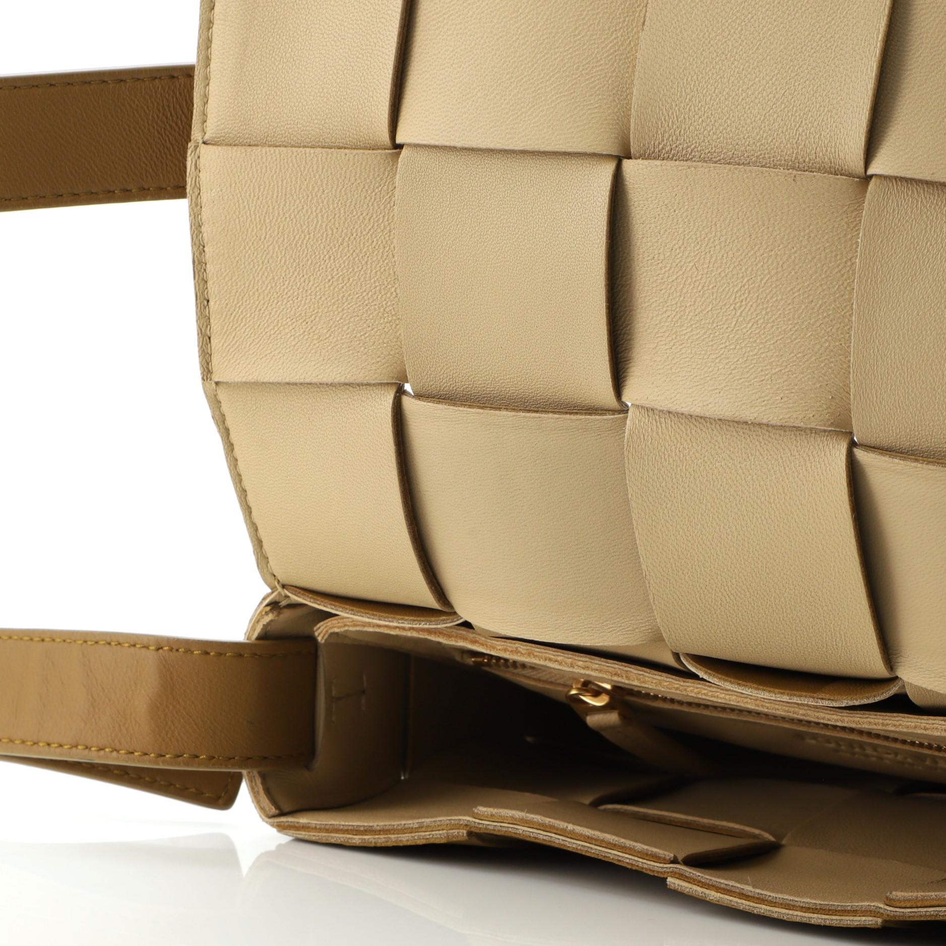 Umhängetasche aus Leder von Bottega Veneta Cassette Maxi Intrecciato 3