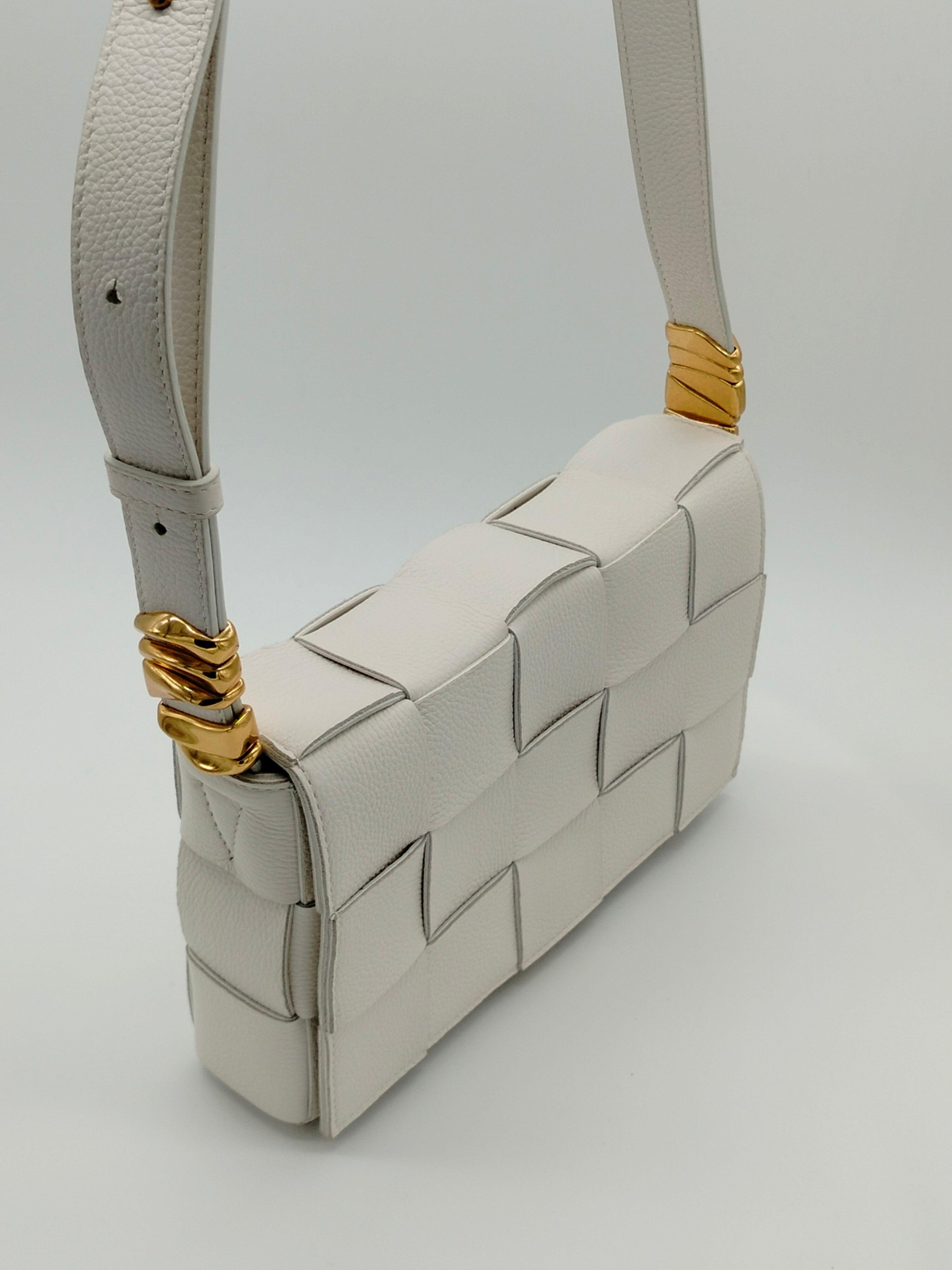 Women's or Men's Bottega Veneta Cassette White Shoulder Bag - '20s