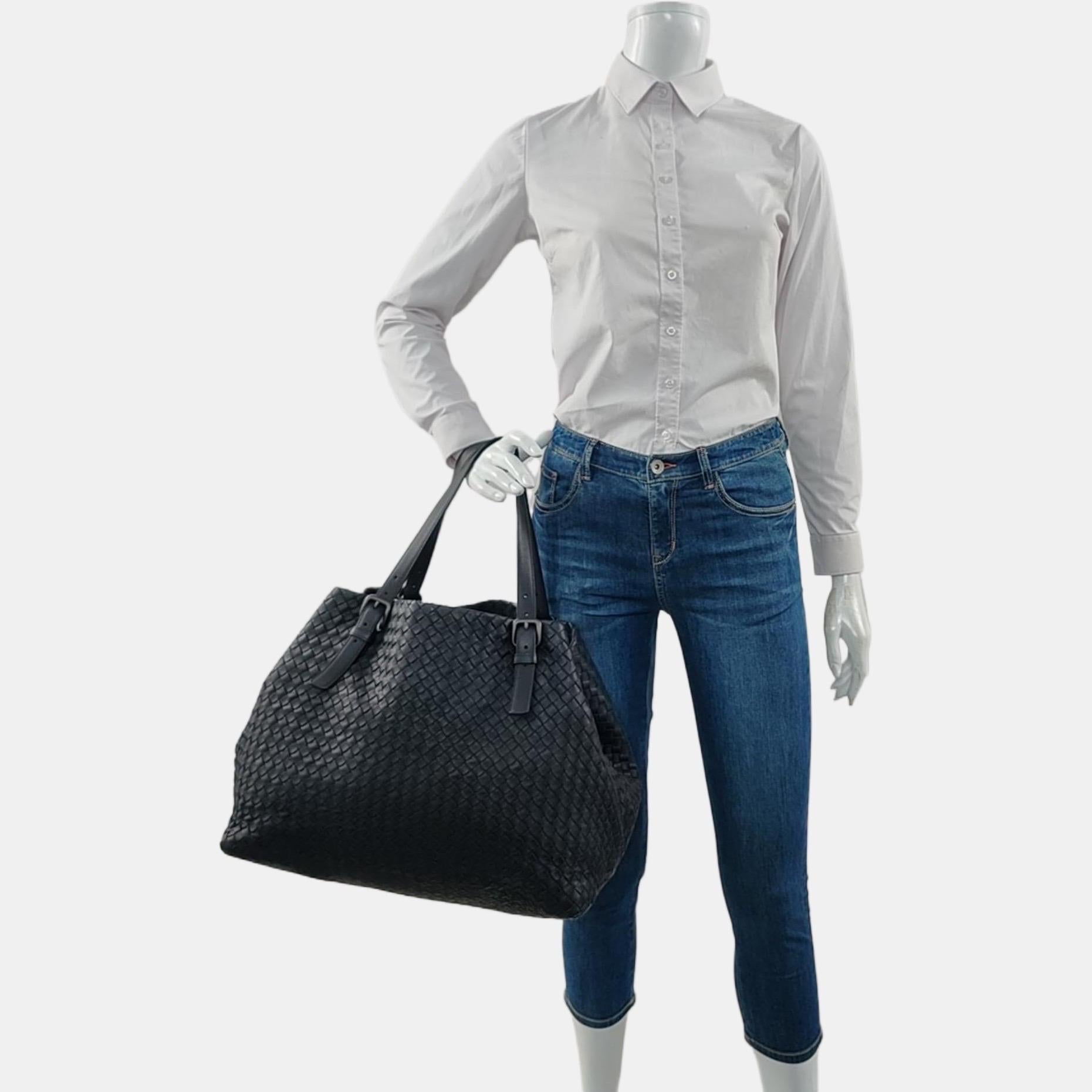 Bottega Veneta Cesta Shopper Tote Intrecciato Schwarz Leder Groß 50cm im Zustand „Gut“ im Angebot in AUBERVILLIERS, FR