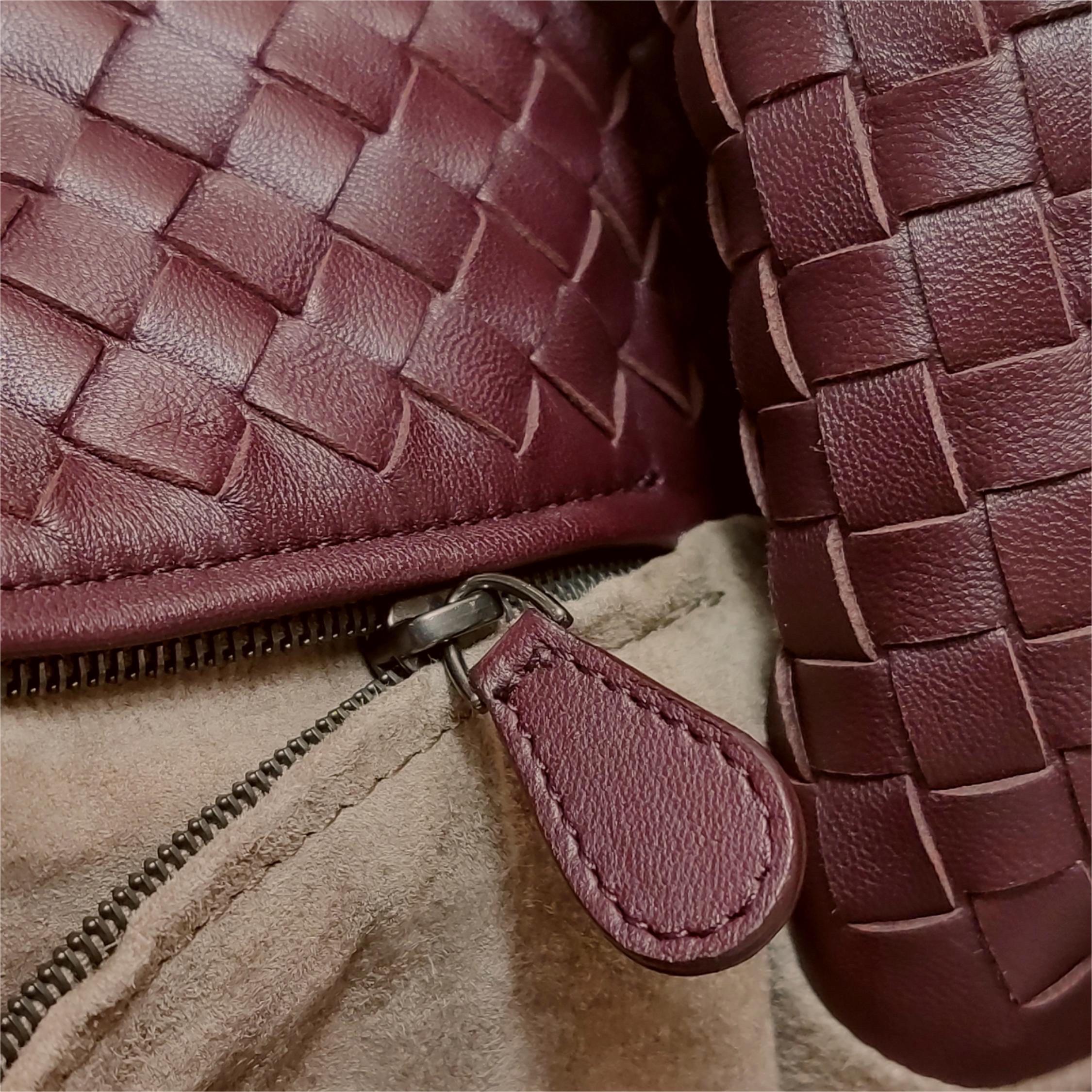 Bottega Veneta Cesta Shopper Tote Intrecciato Burgundy Leather Medium 40cm en vente 8