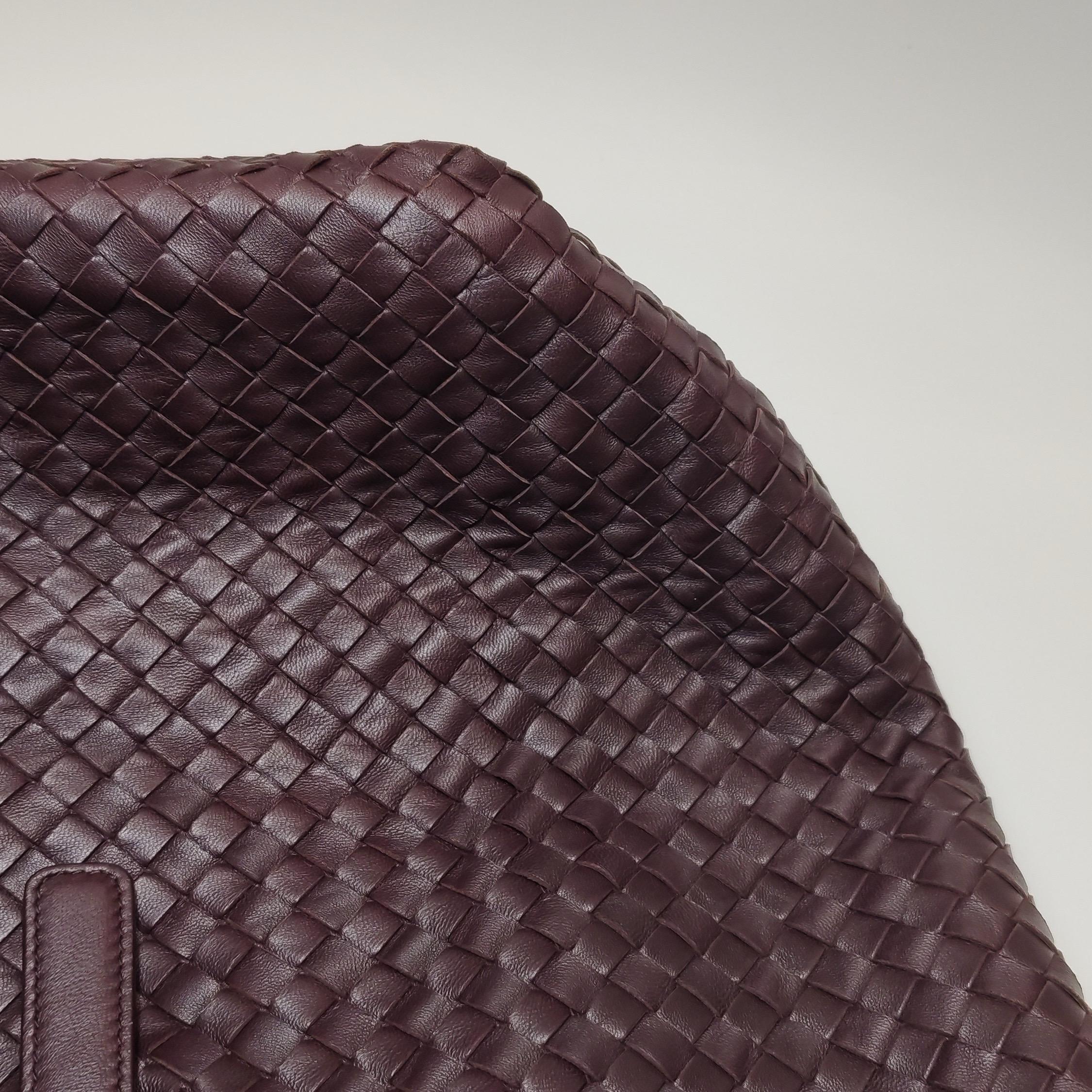Bottega Veneta Cesta Shopper Tote Intrecciato Burgundy Leather Medium 40cm en vente 15