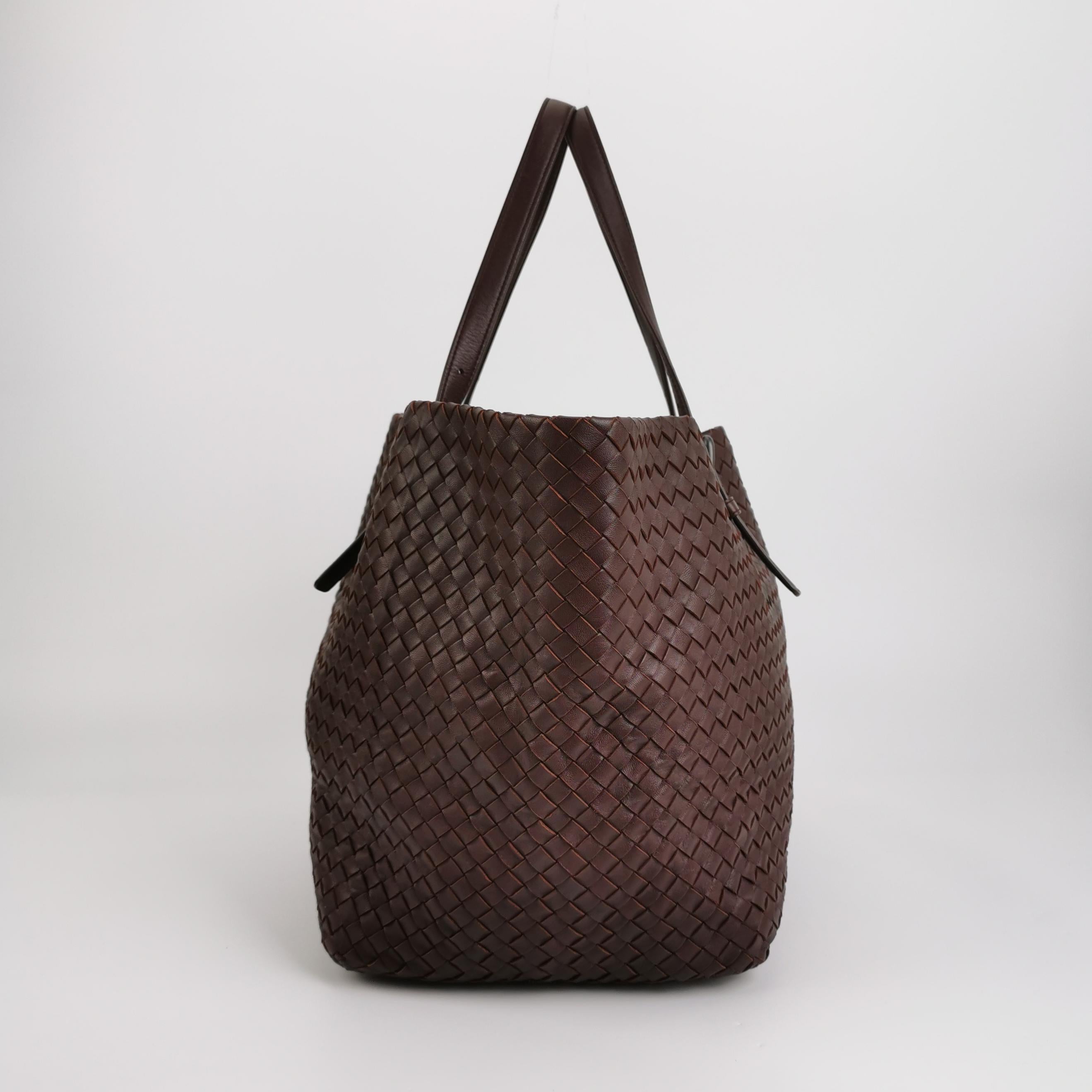 Bottega Veneta Cesta Shopper Tote Intrecciato Burgundy Leather Medium 40cm en vente 1