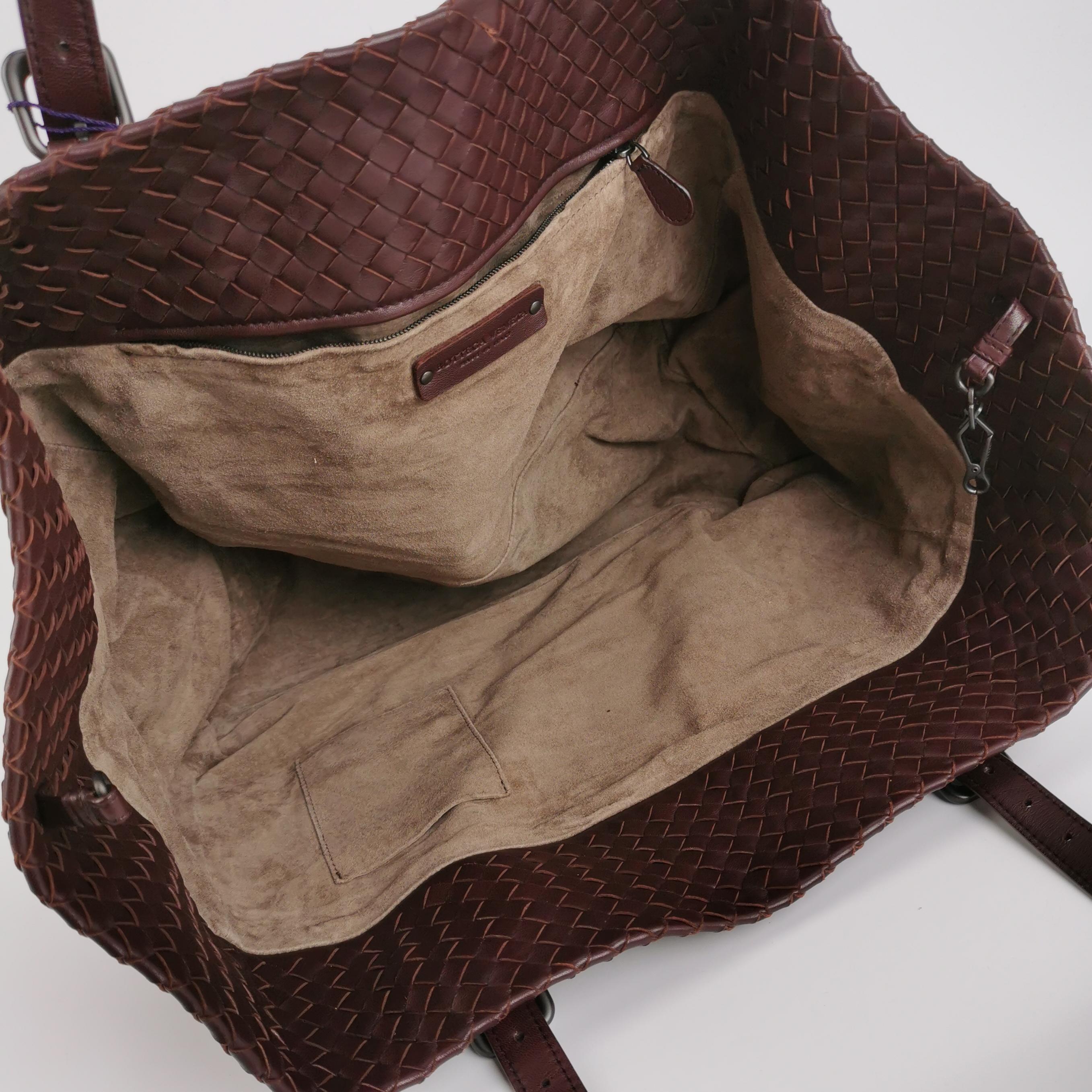 Bottega Veneta Cesta Shopper Tote Intrecciato Burgundy Leather Medium 40cm en vente 2