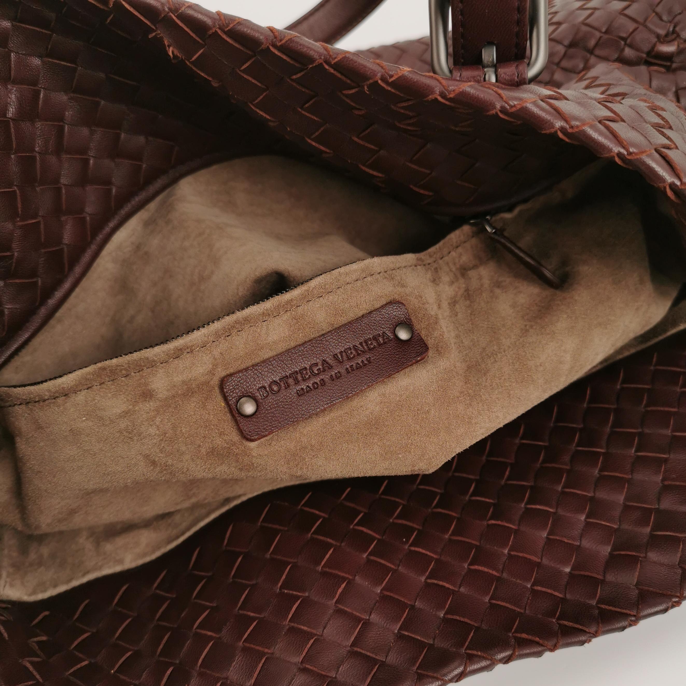 Bottega Veneta Cesta Shopper Tote Intrecciato Burgundy Leather Medium 40cm en vente 3