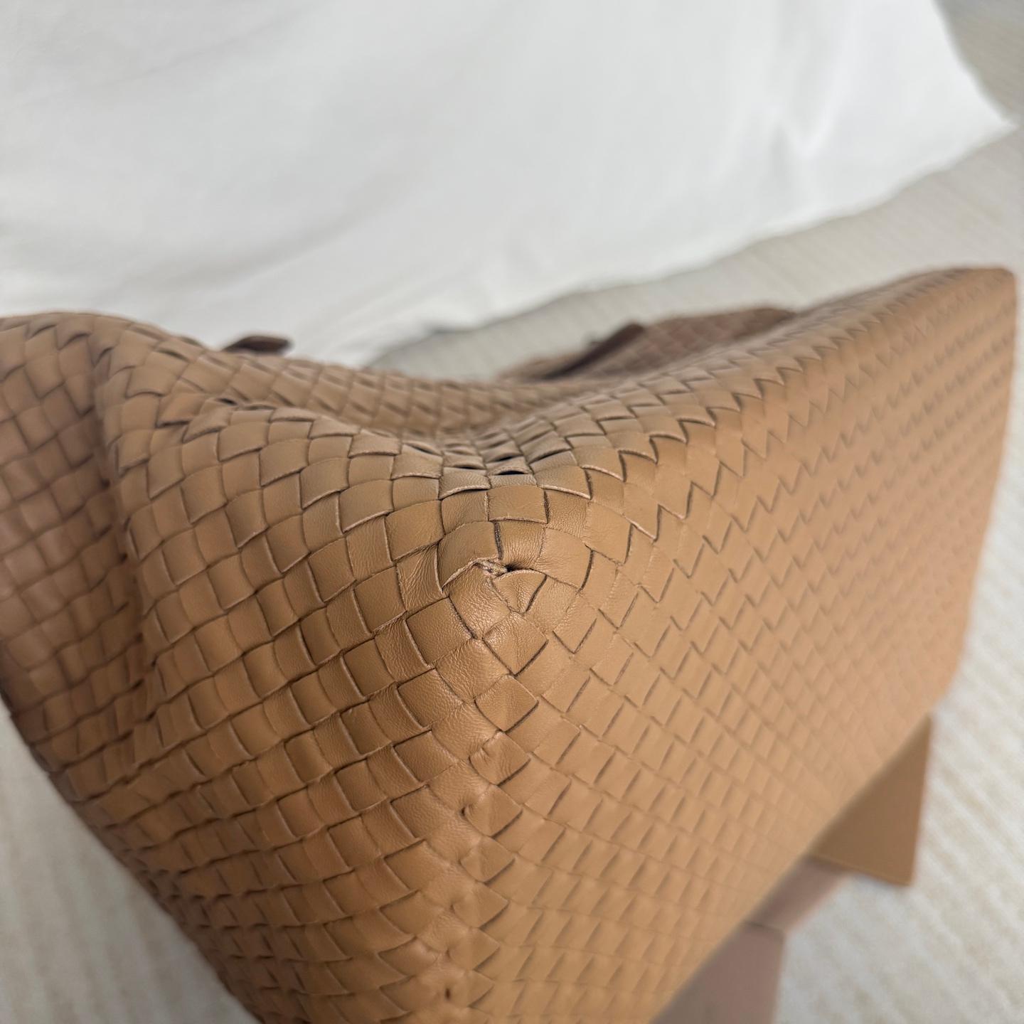 Bottega Veneta Cesta Shopper Tote Intrecciato Light Brown Leather Large 50cm en vente 5