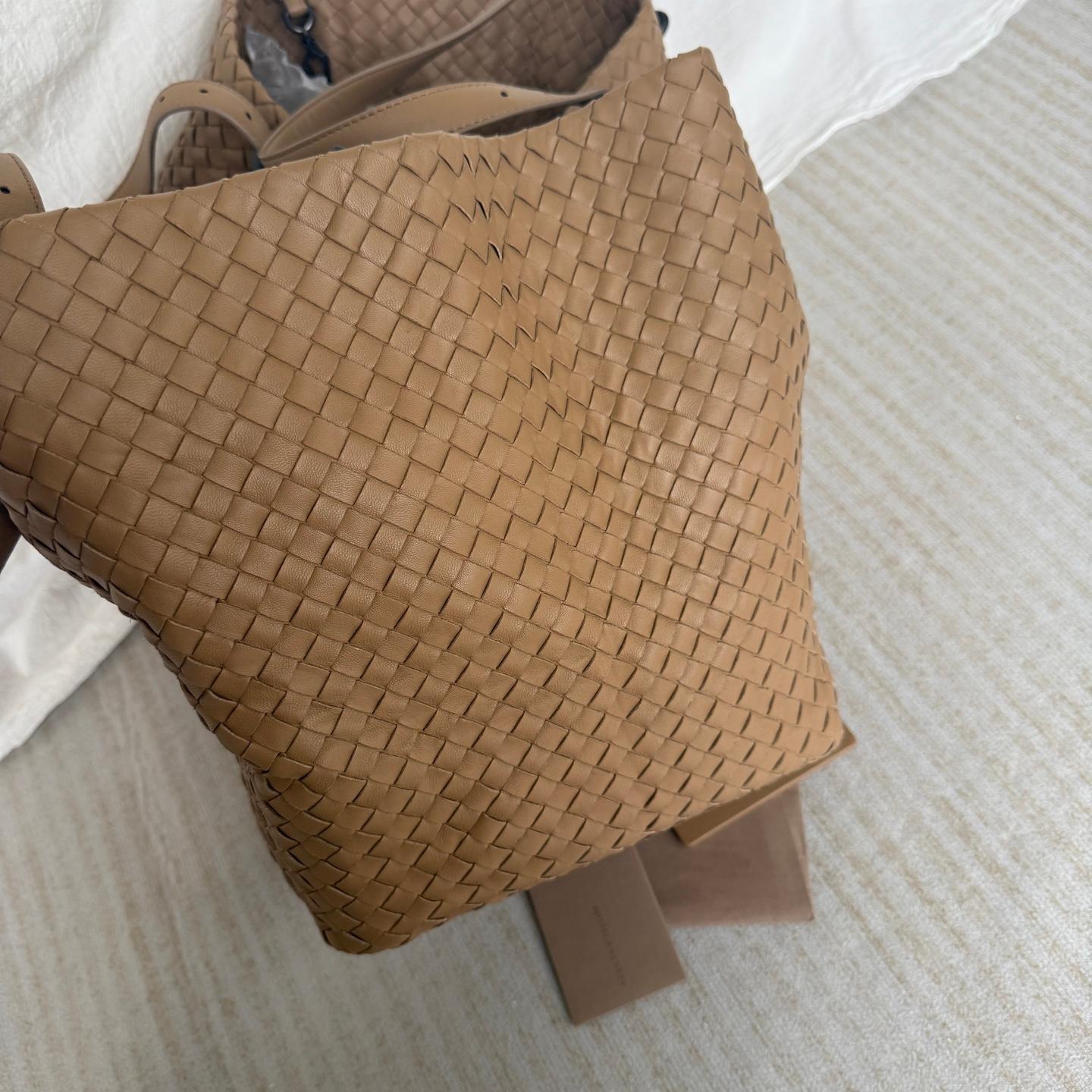 Bottega Veneta Cesta Shopper Tote Intrecciato Light Brown Leather Large 50cm Neuf - En vente à AUBERVILLIERS, FR