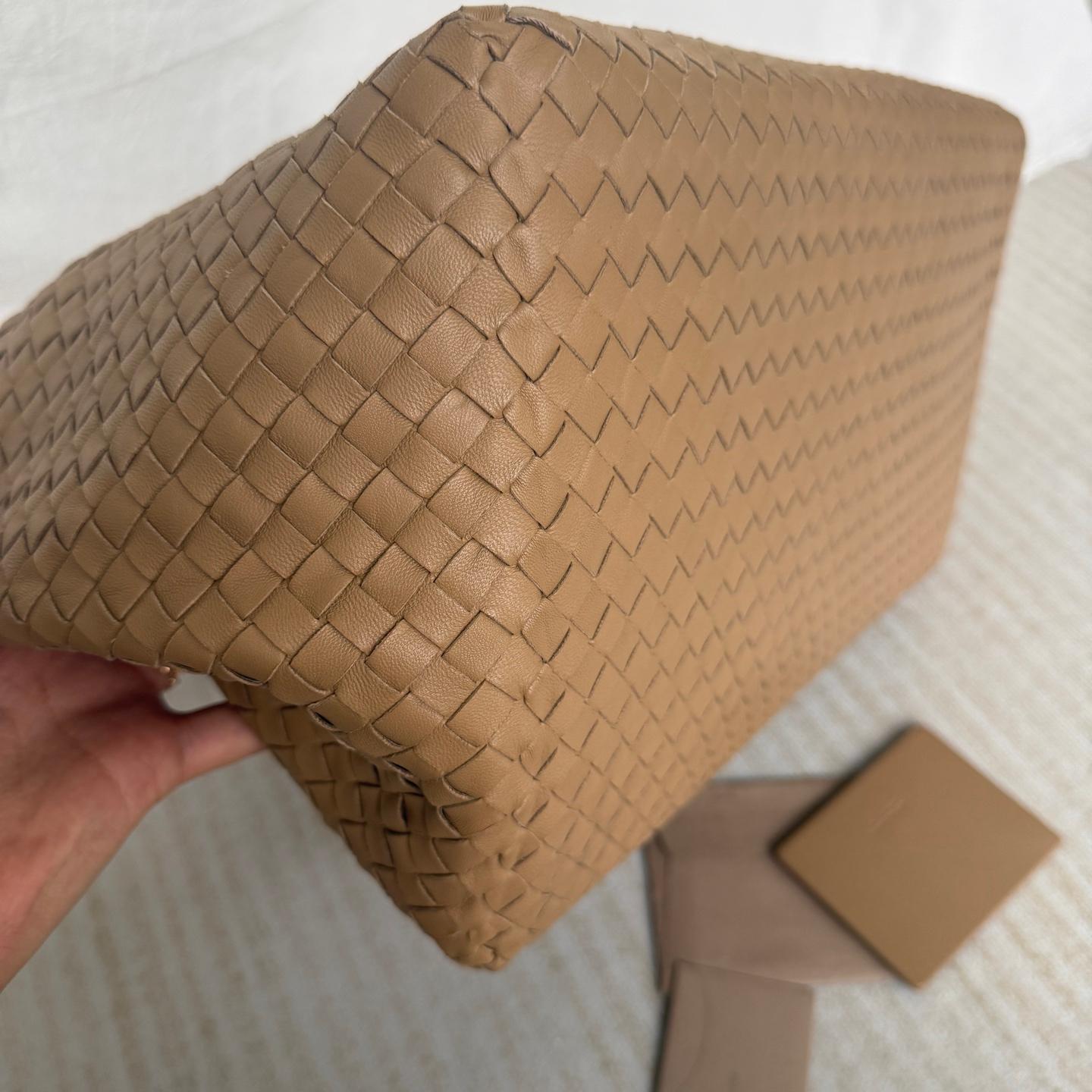 Bottega Veneta Cesta Shopper Tote Intrecciato Light Brown Leather Large 50cm Pour femmes en vente