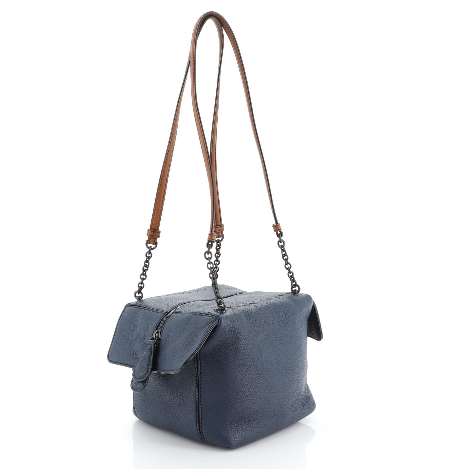 This Bottega Veneta Chain Boston Bag Leather Small, crafted in blue leather, features dual leather strap with chains and matte gunmetal-tone hardware. Its zip closure opens to a brown suede interior. 

Condition: Very good. Creasing on exterior,