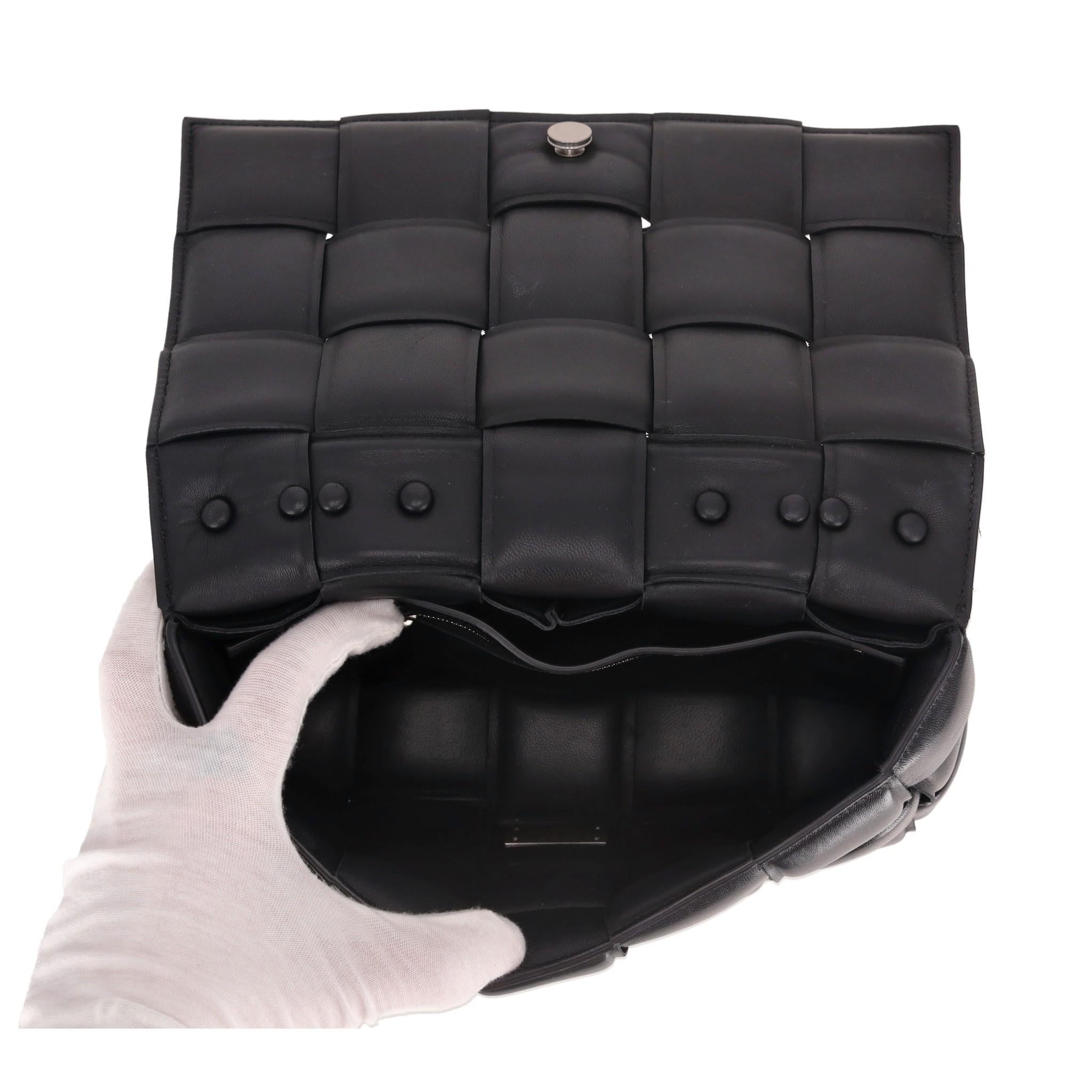 Bolso cruzado de piel con cassette de cadena Bottega Veneta en venta 1