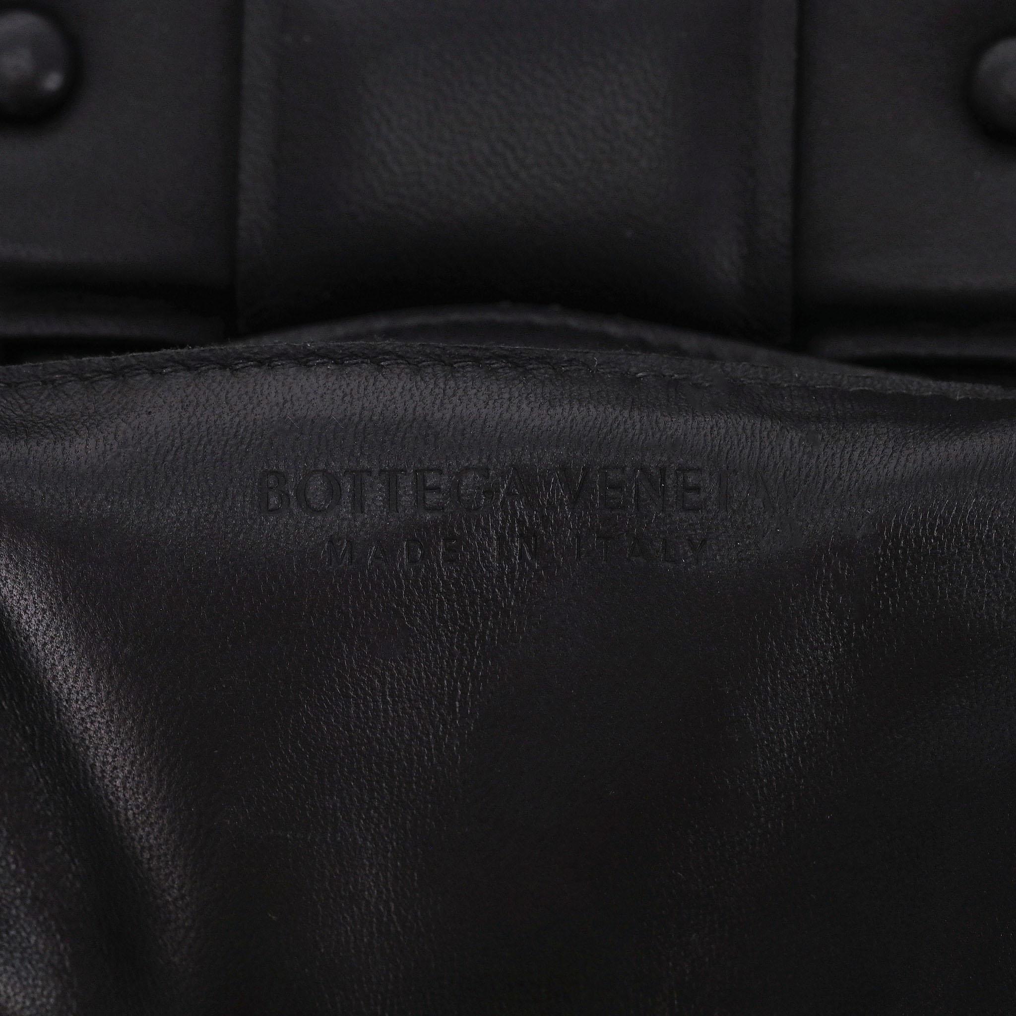 Bolso cruzado de piel con cassette de cadena Bottega Veneta en venta 3