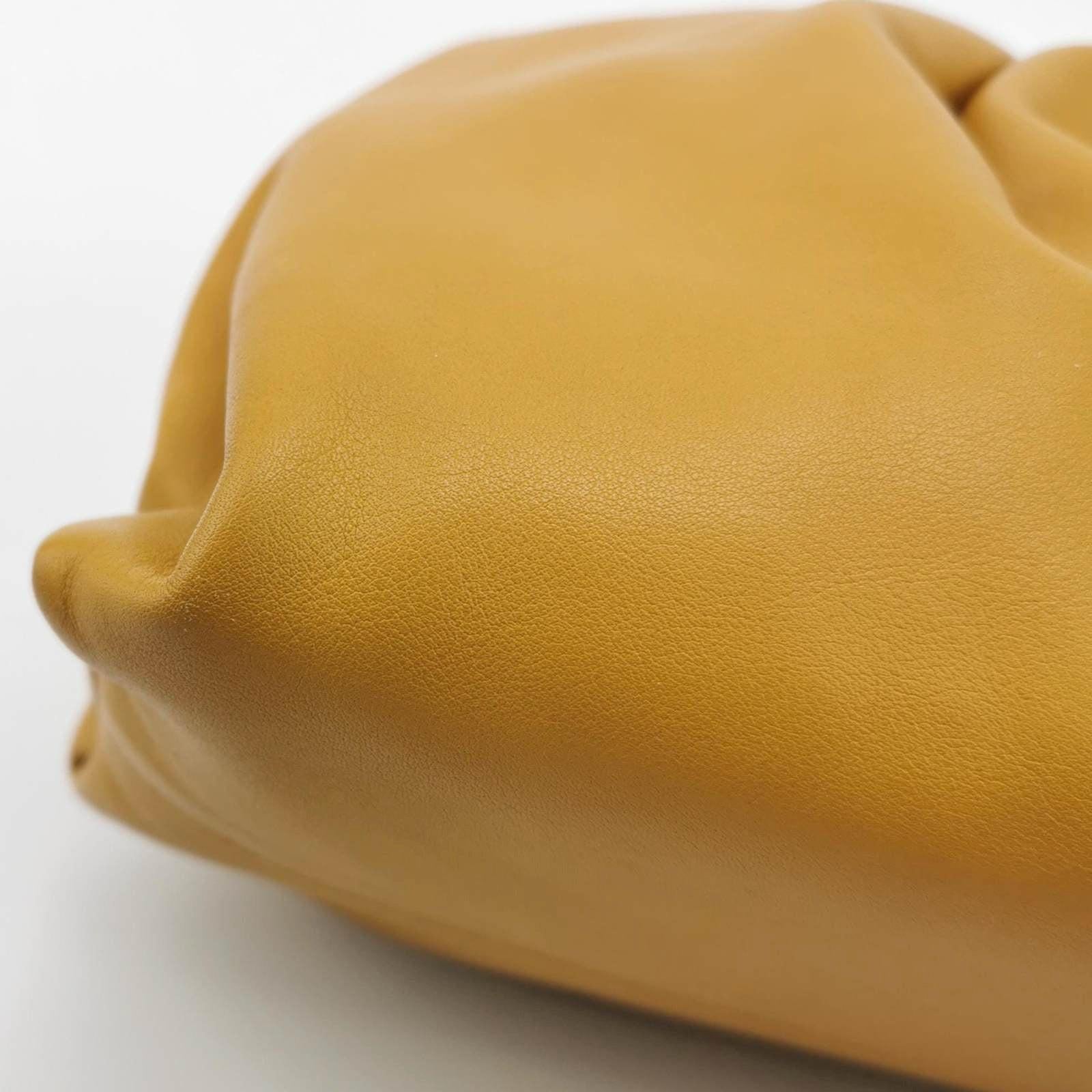 Bottega Veneta Chain Pouch Calfskin Leather Caramel Brown Large For Sale 7