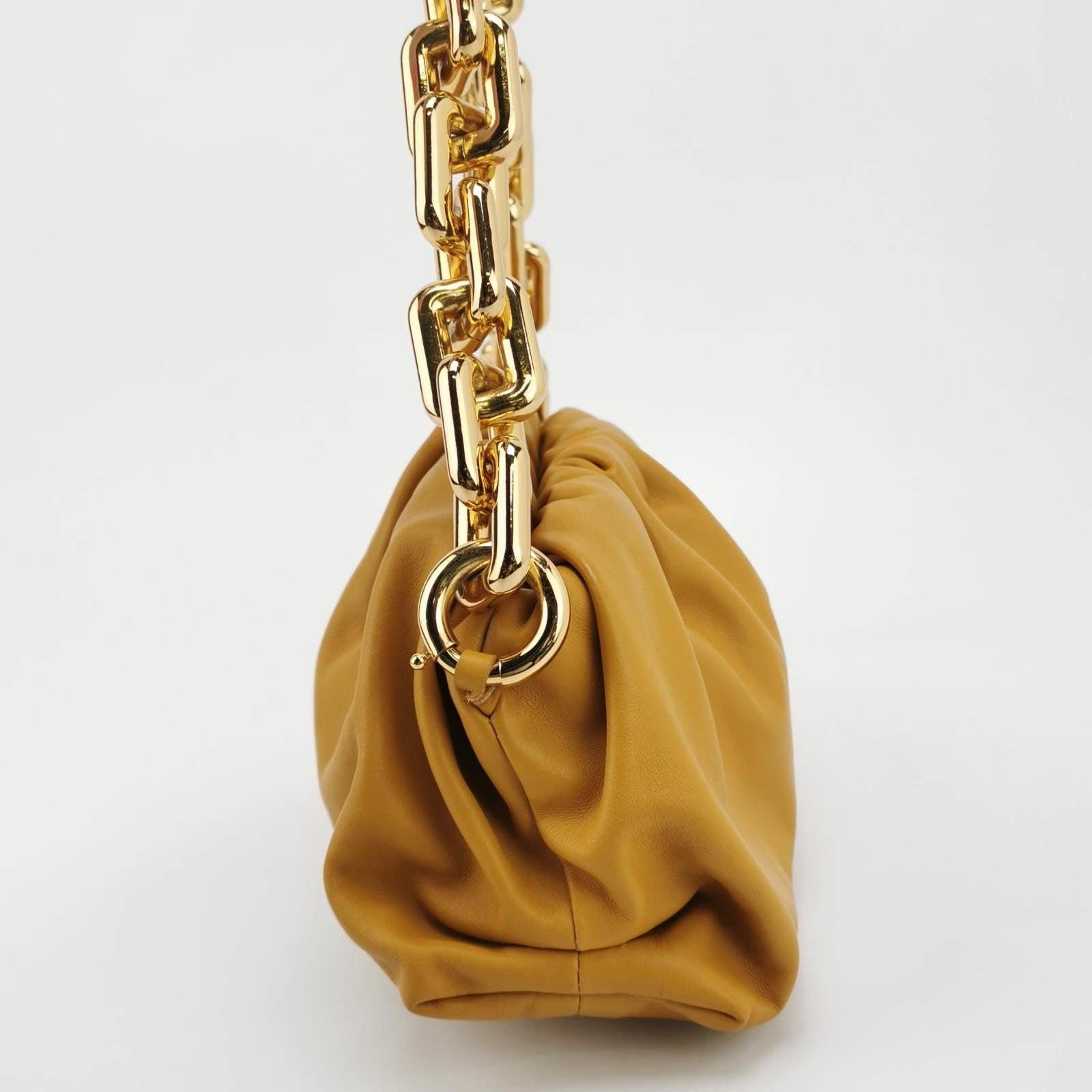 Bottega Veneta Chain Pouch Calfskin Leather Caramel Brown Large In Good Condition For Sale In AUBERVILLIERS, FR