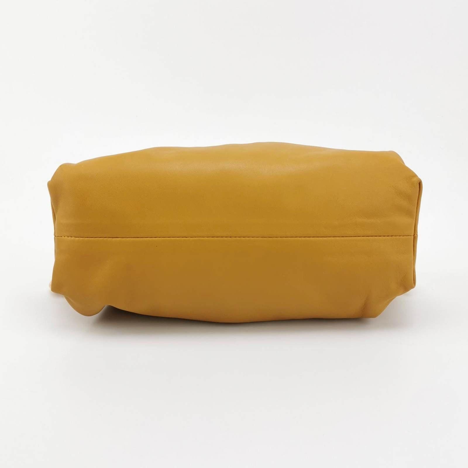 Bottega Veneta Chain Pouch Calfskin Leather Caramel Brown Large For Sale 1