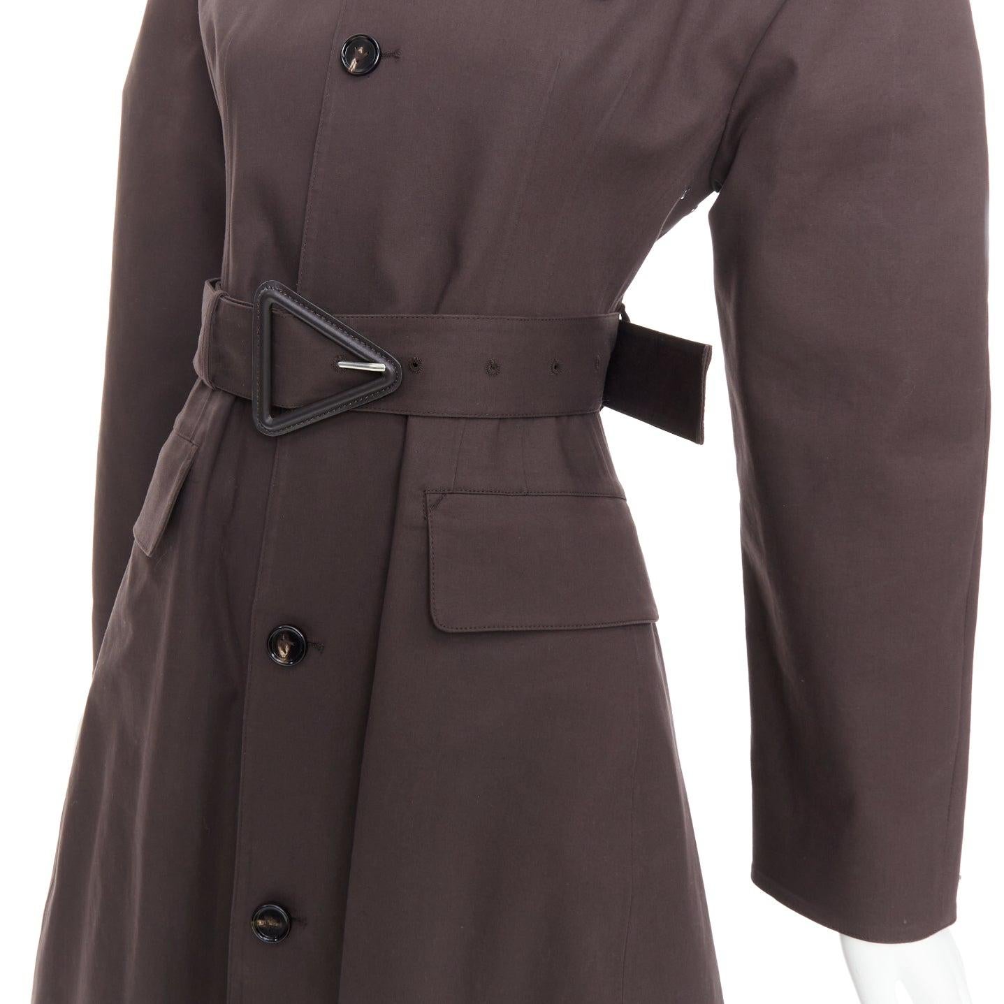 BOTTEGA VENETA gabardina con cintura de corsé en mezcla de algodón recubierto de carbón IT36 XXS
Referencia: JACG/A00216
Marca: Bottega Veneta
Diseñador: Daniel Lee
Material: Algodón, mezcla
Color: Marrón
Patrón: Sólido
Cierre: Cinturón
Detalles