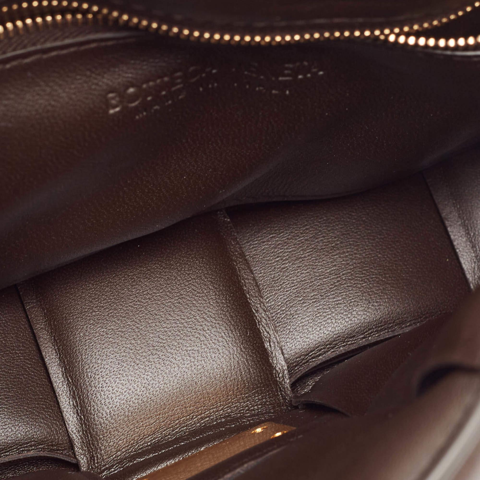 Bottega Veneta Choco Brown Padded Leather Chain Cassette Shoulder Bag For Sale 2