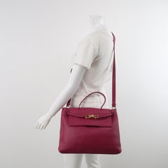 Bolso bandolera «Ciao Ciao» mediano de Bottega Veneta, en piel rosa frambuesa con herrajes dorados