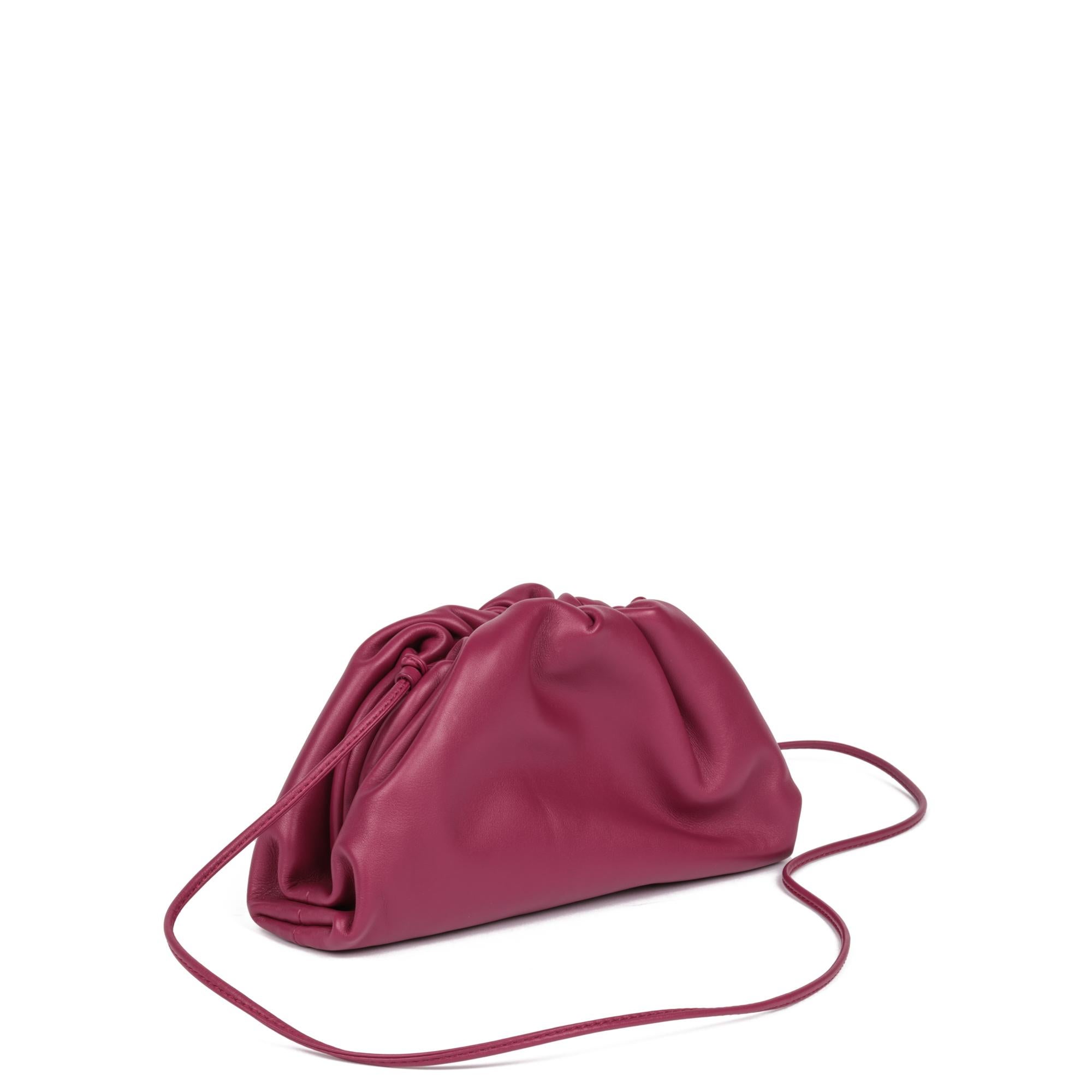 BOTTEGA VENETA
Cinnabar Calfskin Leather Mini The Pouch

Xupes Reference: CB853
Serial Number: B09551232B
Age (Circa): 2022
Authenticity Details: Date Code (Made in Italy)
Gender: Ladies
Type: Shoulder, Crossbody, Clutch

Colour: Cinnabar
Hardware: