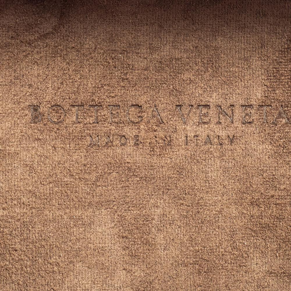 Bottega Veneta Cinnamon Leather Knot Clutch In Good Condition In Dubai, Al Qouz 2