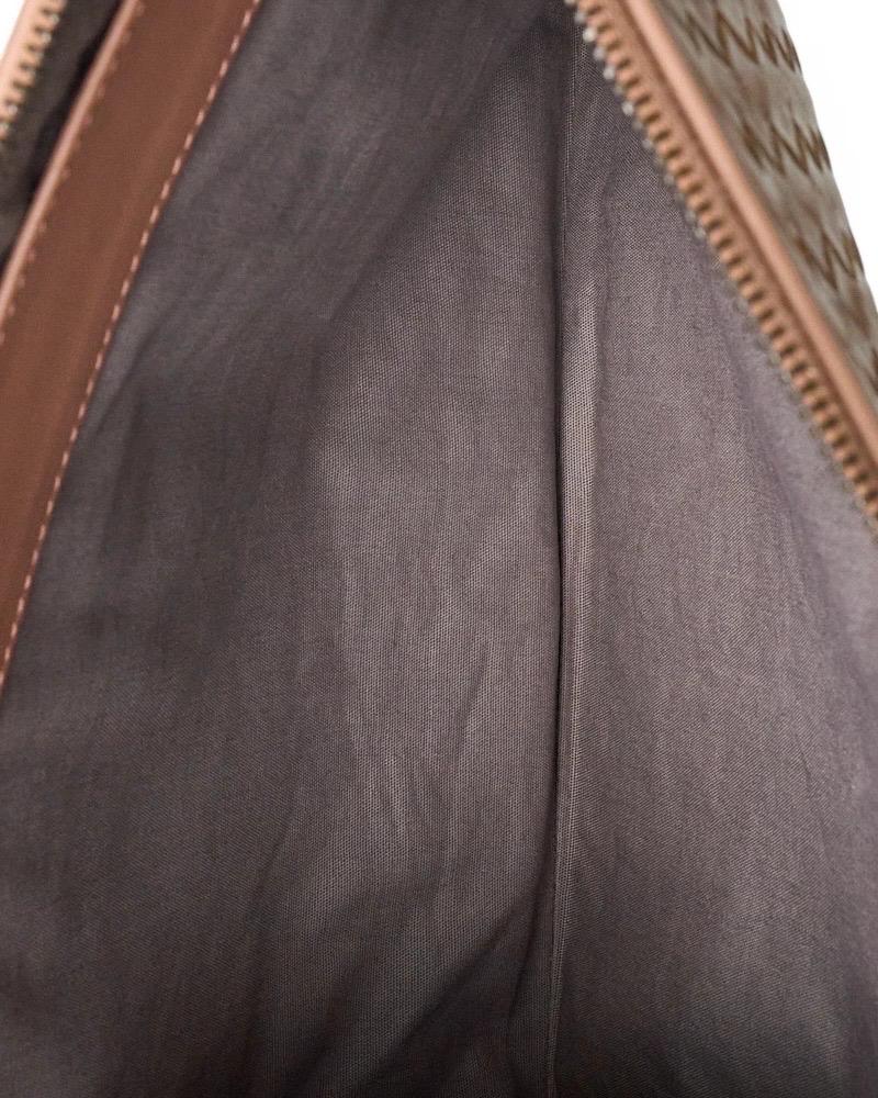 Bottega Veneta Pochette Intreccio Small Cipria en vente 8