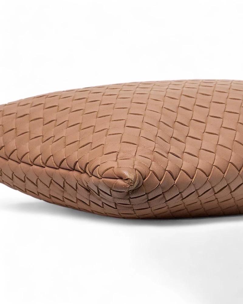 Bottega Veneta Pochette Intreccio Small Cipria en vente 3