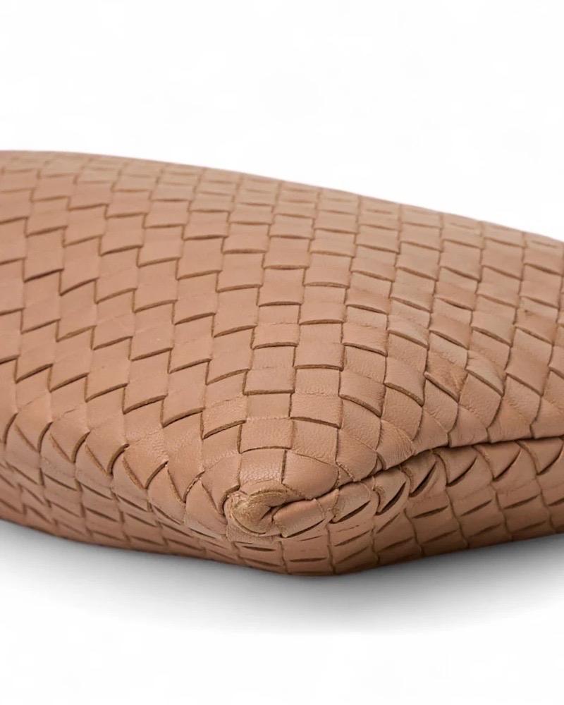 Bottega Veneta Pochette Intreccio Small Cipria en vente 4