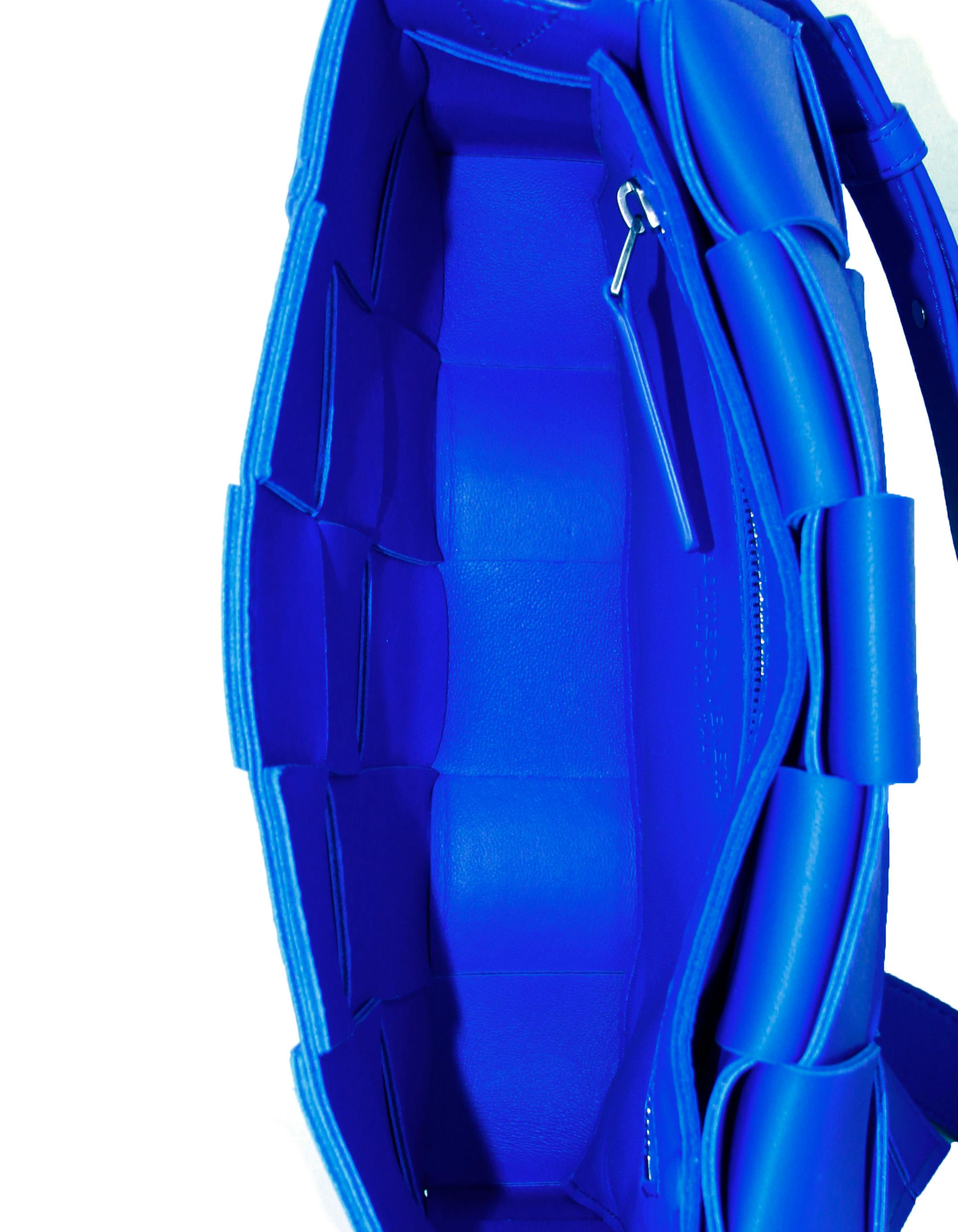 Bottega Veneta Cobalt Blue Maxi Intrecciato Cassette Crossbody Bag In Excellent Condition In New York, NY