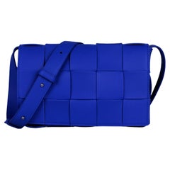 Kobaltblaue Maxi Intrecciato Cassette Umhängetasche von Bottega Veneta