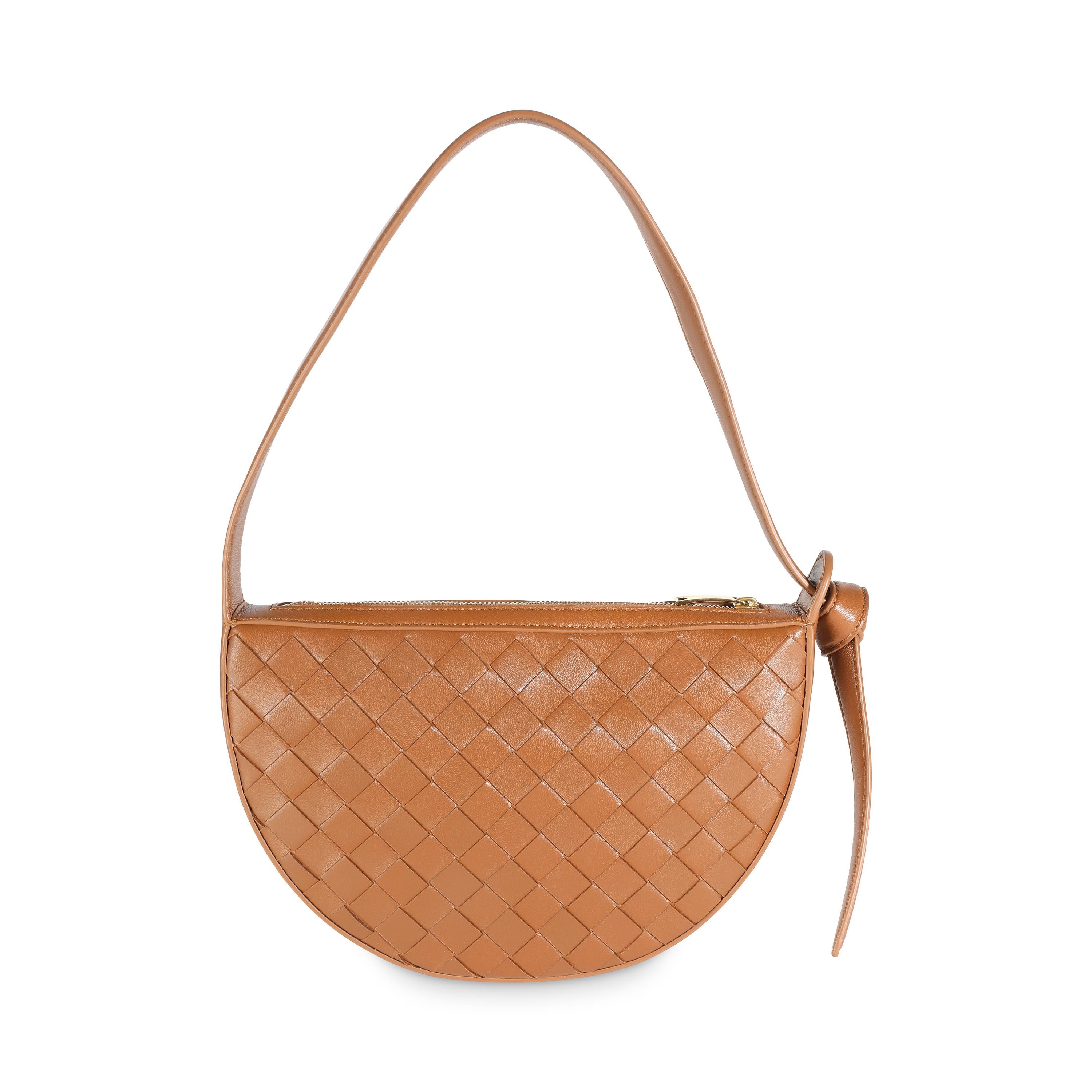Título del listado: Bottega Veneta Cognac Intrecciato Nappa Mini Sunrise Bag
CÓDIGO SKU: 142215
Estado: Seminuevo 
Estado del bolso: Prístino
Comentarios sobre el estado: El artículo no presenta signos de desgaste.  Venta final.
Marca: Bottega