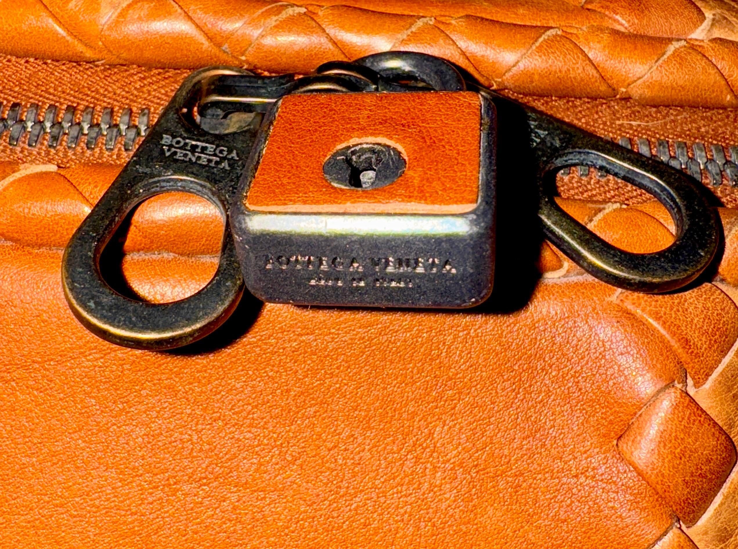 BOTTEGA VENETA Bolso de viaje Weekender de piel antigua tejida Intrecciato coñac en venta 6