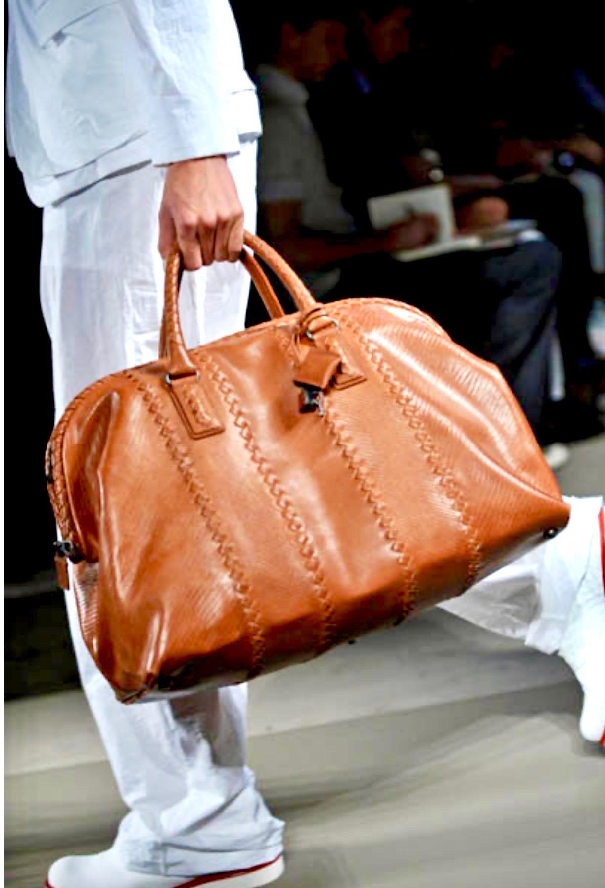 BOTTEGA VENETA Bolso de viaje Weekender de piel antigua tejida Intrecciato coñac en venta 11