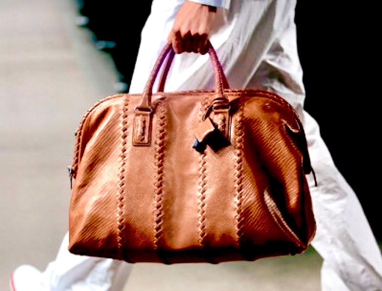 BOTTEGA VENETA Bolso de viaje Weekender de piel antigua tejida Intrecciato coñac en venta 14