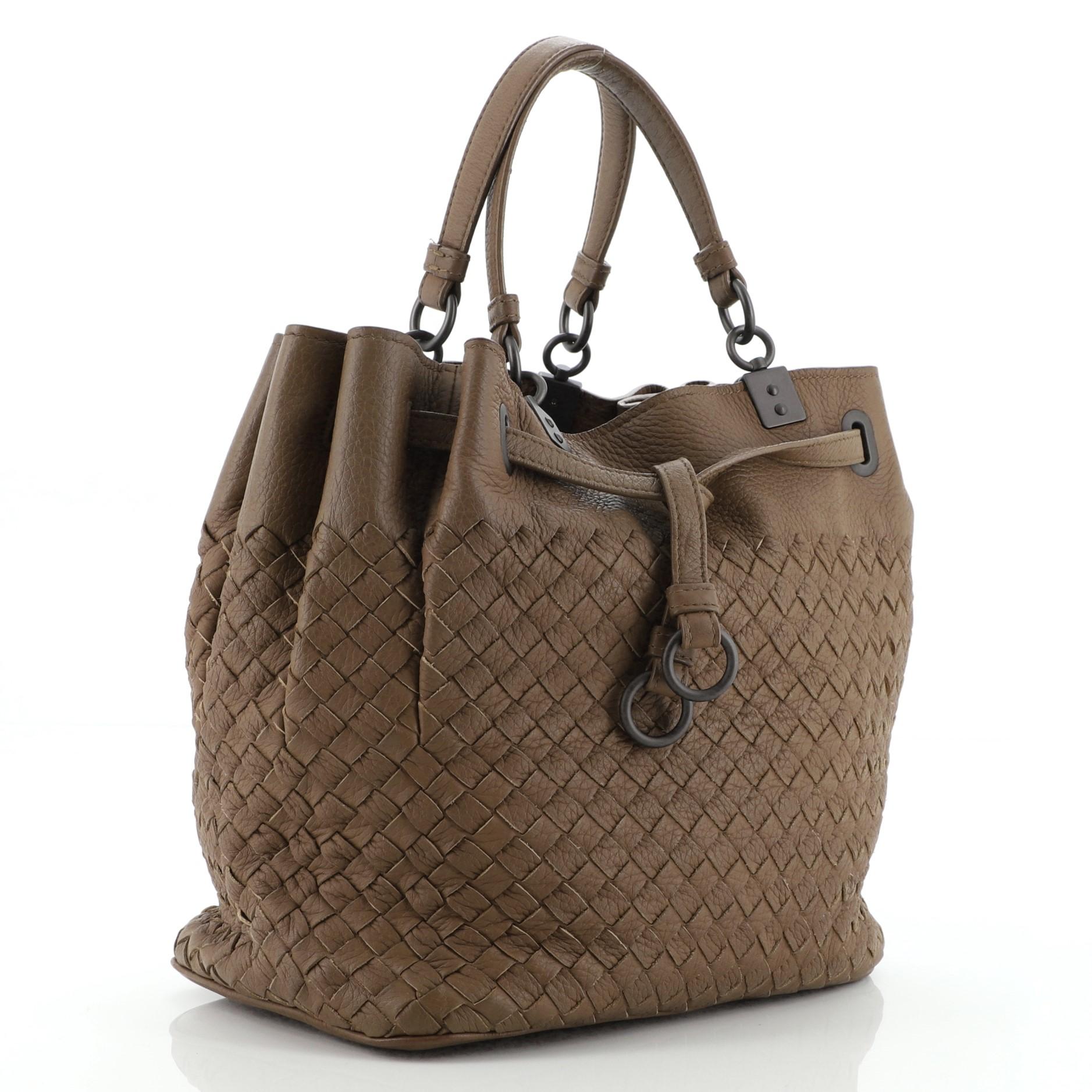 Convertible Bucket Bag Intrecciato Nappa von Bottega Veneta Medium (Schwarz)