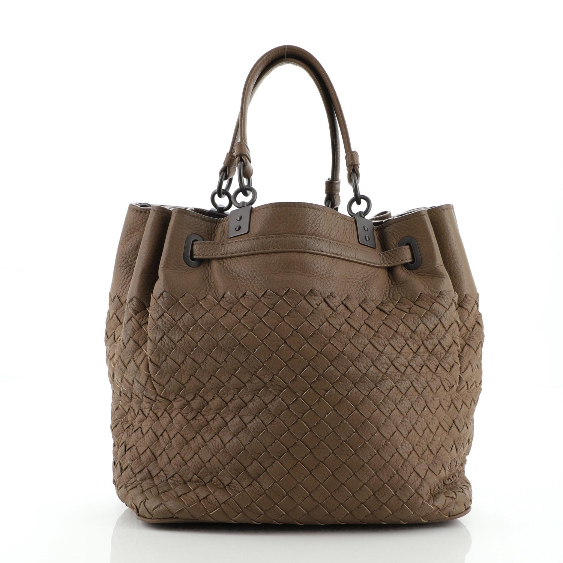 Convertible Bucket Bag Intrecciato Nappa von Bottega Veneta Medium im Zustand „Gut“ in NY, NY