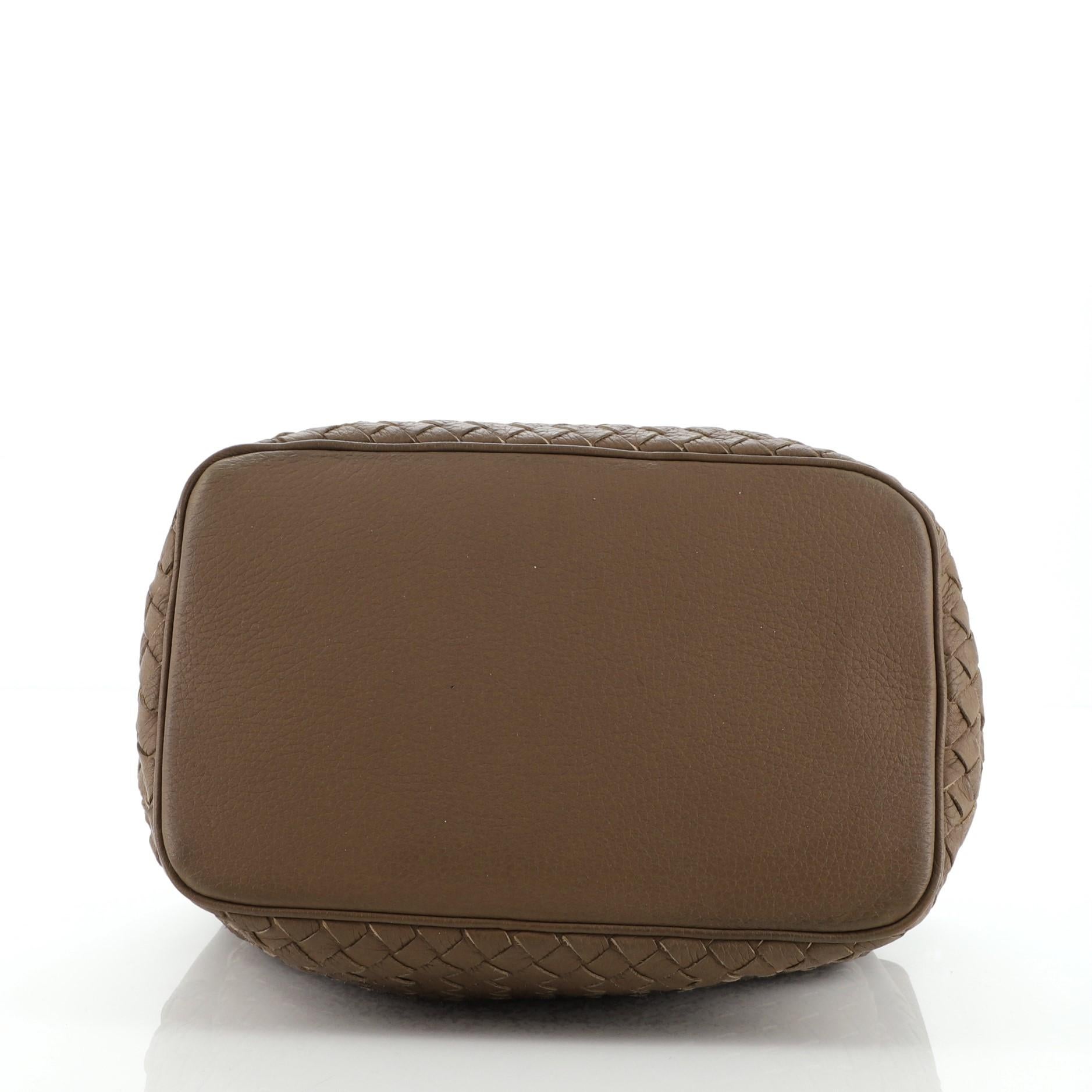 Convertible Bucket Bag Intrecciato Nappa von Bottega Veneta Medium für Damen oder Herren