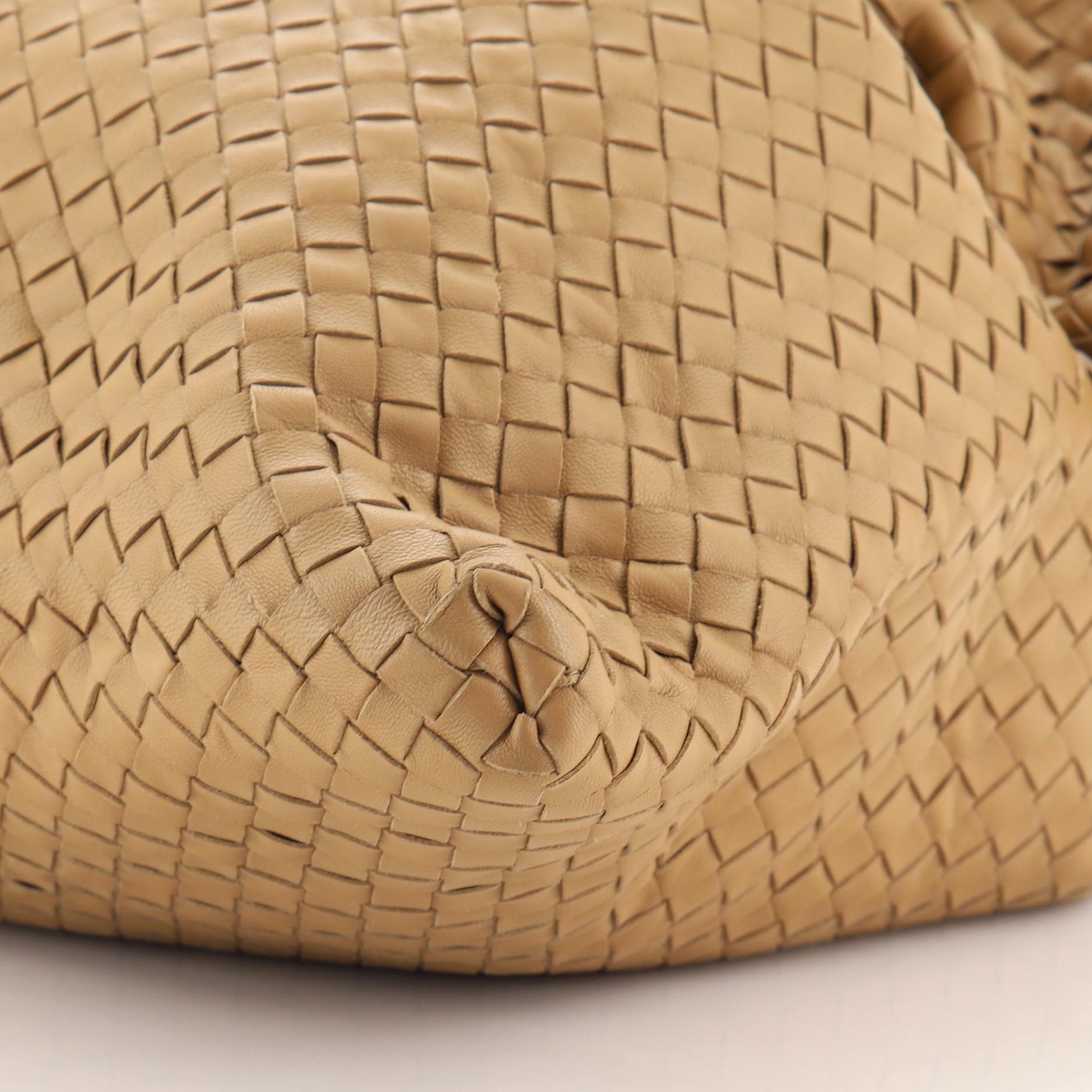 Umwandelbare Umhängetasche Intrecciato Nappa Maxi von Bottega Veneta 1