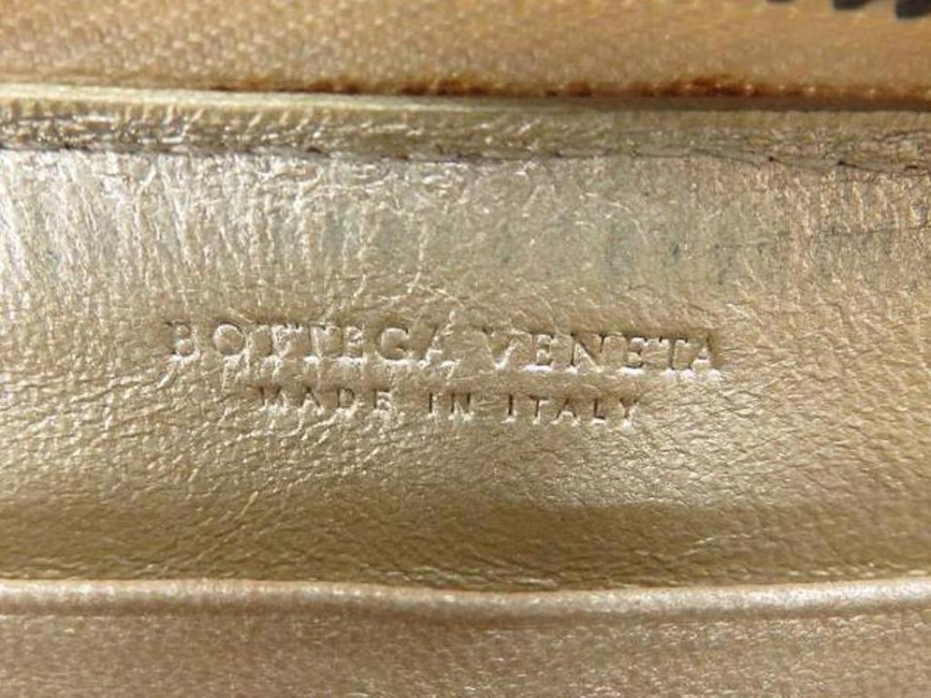 Bottega Veneta Cream Bvsl01 Python Zip Around Wallet In Fair Condition For Sale In Forest Hills, NY