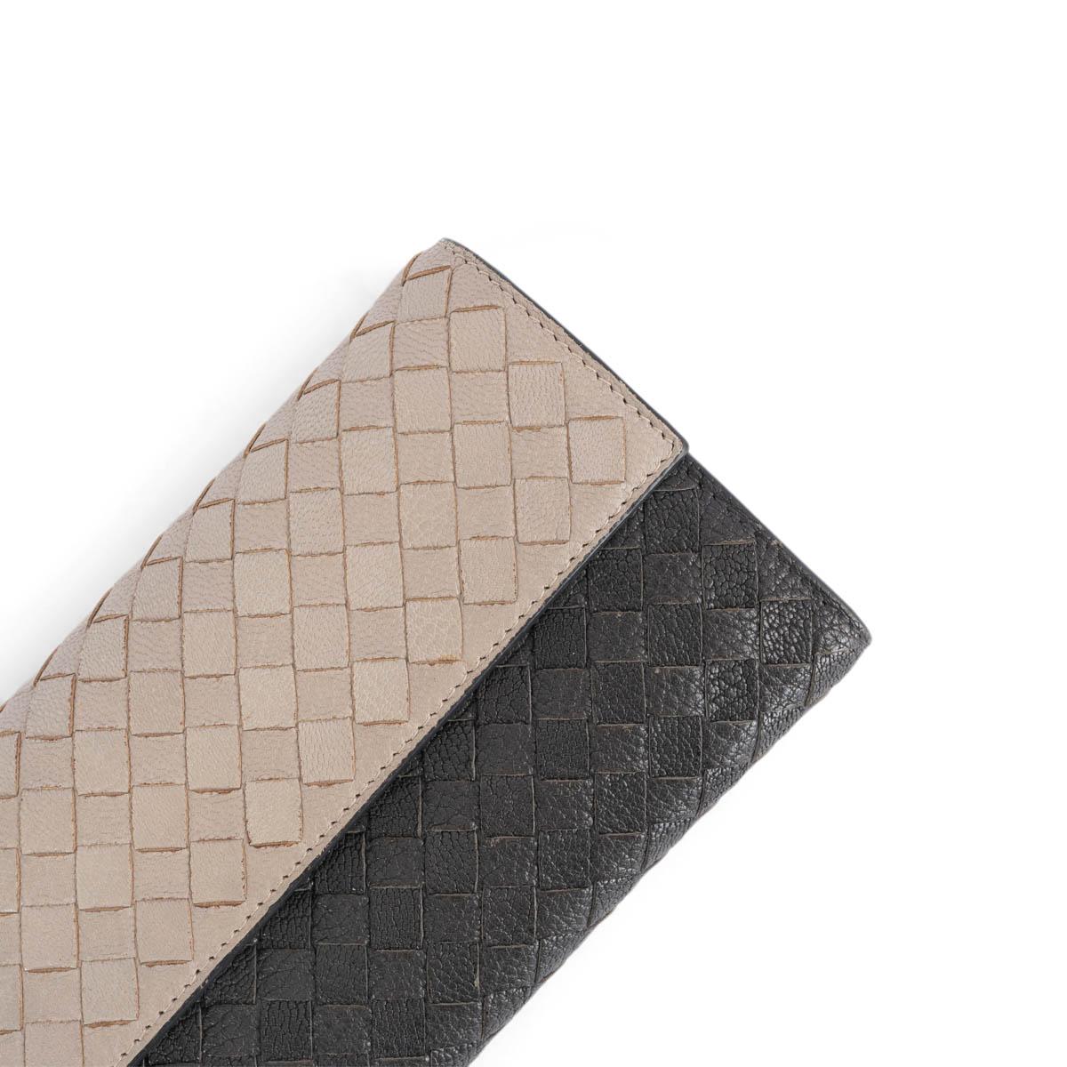 Women's BOTTEGA VENETA cream & dark grey leather INTRECCIATO Flap Wallet For Sale