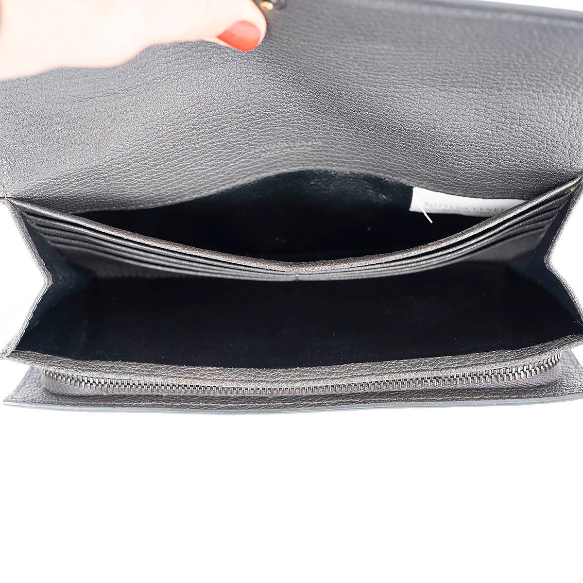 BOTTEGA VENETA cream & dark grey leather INTRECCIATO Flap Wallet For Sale 4